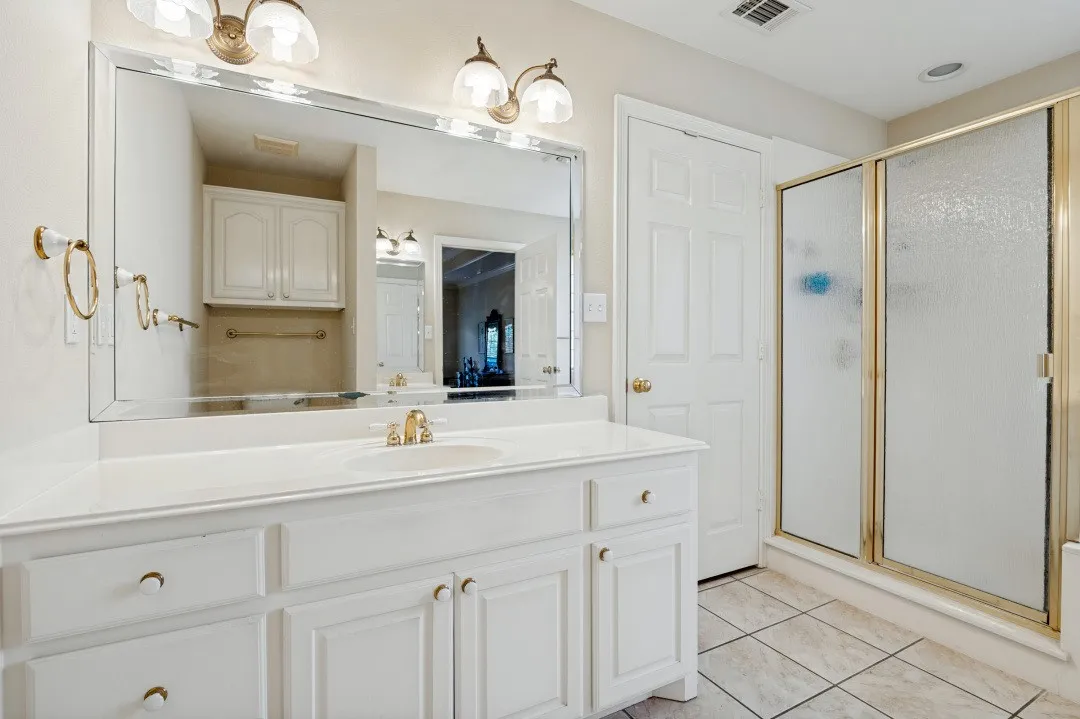 Single Family Residence For Sale in Dallas County , 123 Crestridge Drive 11, Cedar Hill, Texas 75104, 3 Bedroom, 2 Bathroom, 2 Garage spaces, 2,411 Sqft, built in 2004, mls#21405237, Real Estate Agent in Cedar Hill, Homes For Sale in Dallas county, Homes For Sale in Cedar Hill, Realtor in Cedar Hill Texas, Real Estate Brokerage Independent Realty Texas, Luminita Cordes Realtor