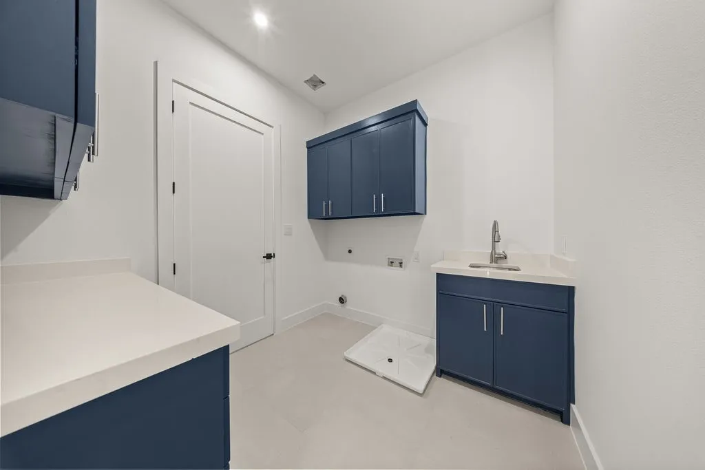 Single Family Residence For Sale in Dallas County , 1727 Toronto Street, Dallas, Texas 75212, 5 Bedroom, 5 Bathroom, 2 Garage spaces, 3,302 Sqft, built in 2026, mls#21407936, Real Estate Agent in Dallas, Homes For Sale in Dallas county, Homes For Sale in Dallas, Realtor in Dallas Texas, Real Estate Brokerage Independent Realty Texas, Luminita Cordes Realtor