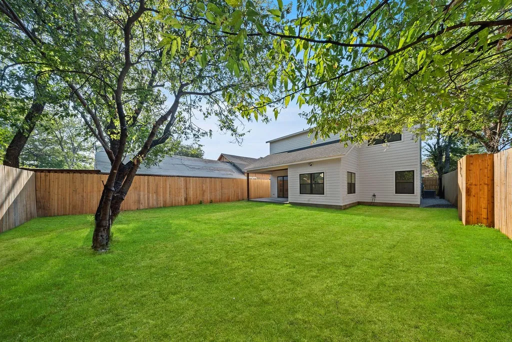Single Family Residence For Sale in Dallas County , 1727 Toronto Street, Dallas, Texas 75212, 5 Bedroom, 5 Bathroom, 2 Garage spaces, 3,302 Sqft, built in 2026, mls#21407936, Real Estate Agent in Dallas, Homes For Sale in Dallas county, Homes For Sale in Dallas, Realtor in Dallas Texas, Real Estate Brokerage Independent Realty Texas, Luminita Cordes Realtor
