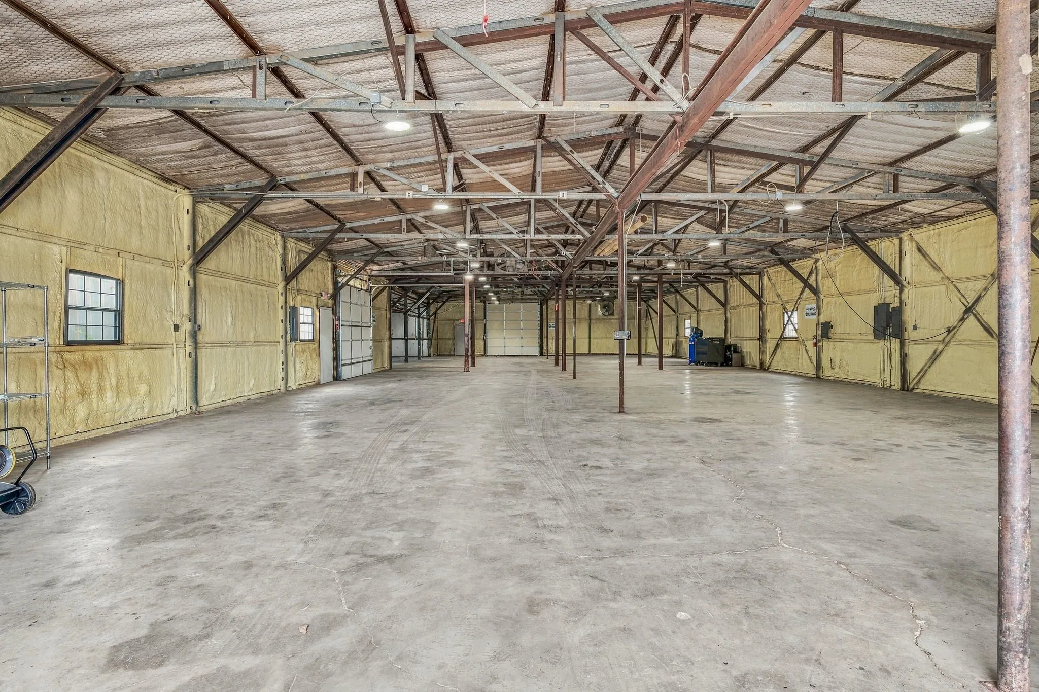 Warehouse For Sale in Denton County , 1324 N Saint James Road, Pilot Point, Texas 76258, 0, 0, Garage spaces, 7,487 Sqft, built in 1984, mls#21407833, Real Estate Agent in Pilot Point, Homes For Sale in Denton county, Homes For Sale in Pilot Point, Realtor in Pilot Point Texas, Real Estate Brokerage Independent Realty Texas, Luminita Cordes Realtor