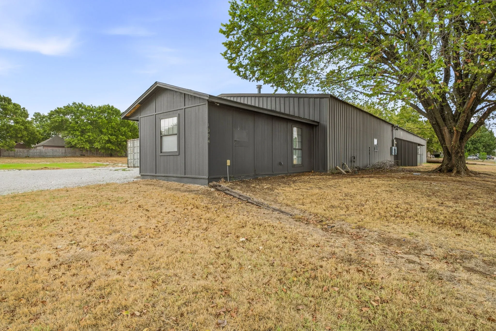 Warehouse For Sale in Denton County , 1324 N Saint James Road, Pilot Point, Texas 76258, 0, 0, Garage spaces, 7,487 Sqft, built in 1984, mls#21407833, Real Estate Agent in Pilot Point, Homes For Sale in Denton county, Homes For Sale in Pilot Point, Realtor in Pilot Point Texas, Real Estate Brokerage Independent Realty Texas, Luminita Cordes Realtor
