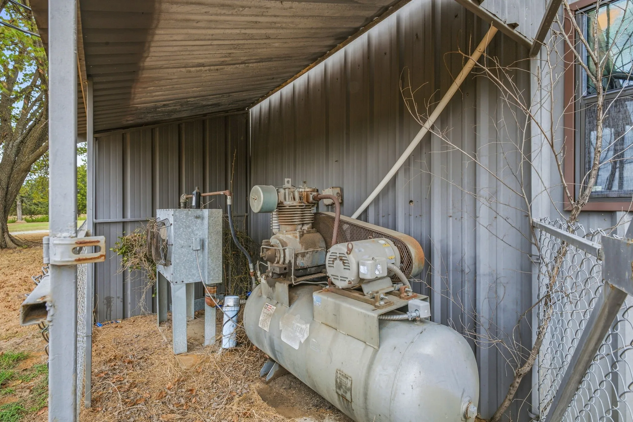Warehouse For Sale in Denton County , 1324 N Saint James Road, Pilot Point, Texas 76258, 0, 0, Garage spaces, 7,487 Sqft, built in 1984, mls#21407833, Real Estate Agent in Pilot Point, Homes For Sale in Denton county, Homes For Sale in Pilot Point, Realtor in Pilot Point Texas, Real Estate Brokerage Independent Realty Texas, Luminita Cordes Realtor