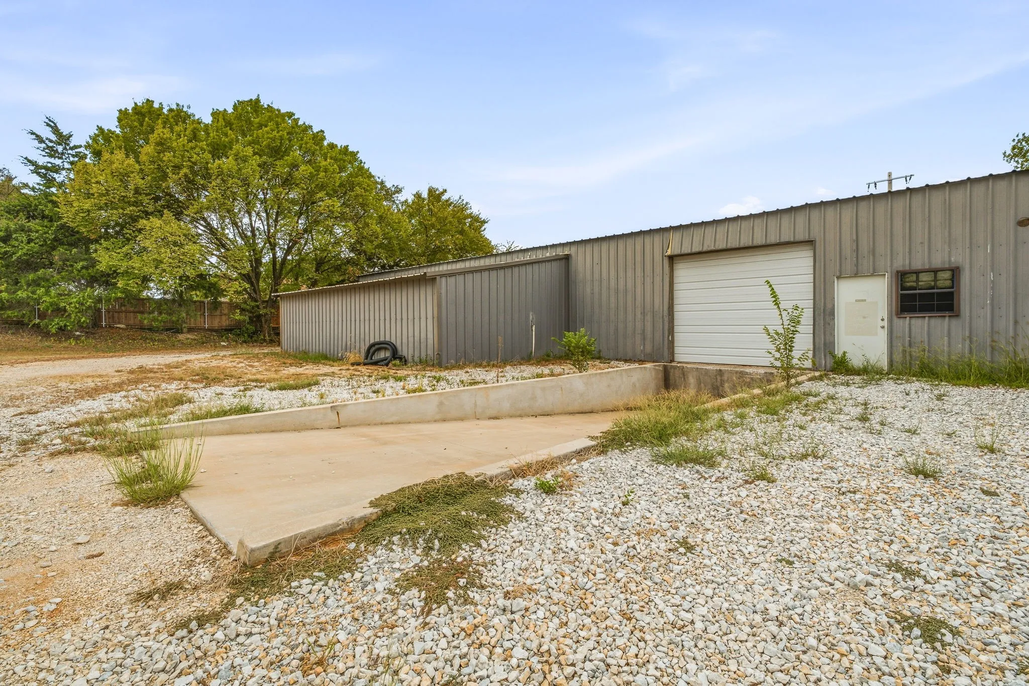 Warehouse For Sale in Denton County , 1324 N Saint James Road, Pilot Point, Texas 76258, 0, 0, Garage spaces, 7,487 Sqft, built in 1984, mls#21407833, Real Estate Agent in Pilot Point, Homes For Sale in Denton county, Homes For Sale in Pilot Point, Realtor in Pilot Point Texas, Real Estate Brokerage Independent Realty Texas, Luminita Cordes Realtor