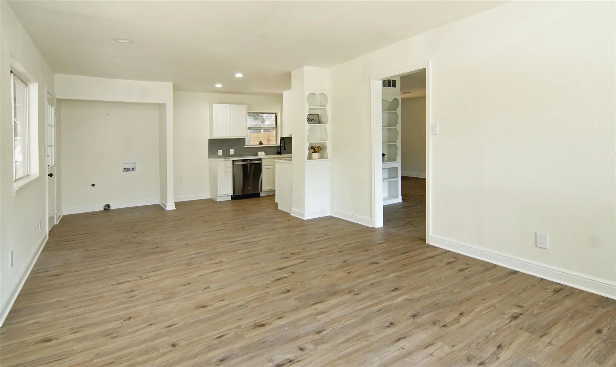 Single Family Residence For Rent in Kaufman County , 619 9th Street, Terrell, Texas 75160, 3 Bedroom, 2 Bathroom, 1 Garage spaces, 1,593 Sqft, built in 1955, mls#21407672, Real Estate Agent in Terrell, Homes For Rent in Kaufman county, Homes For Rent in Terrell, Realtor in Terrell Texas, Real Estate Brokerage Independent Realty Texas, Luminita Cordes Realtor
