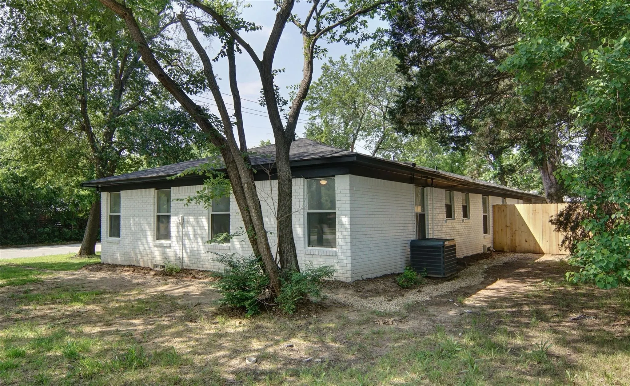 Single Family Residence For Rent in Kaufman County , 619 9th Street, Terrell, Texas 75160, 3 Bedroom, 2 Bathroom, 1 Garage spaces, 1,593 Sqft, built in 1955, mls#21407672, Real Estate Agent in Terrell, Homes For Rent in Kaufman county, Homes For Rent in Terrell, Realtor in Terrell Texas, Real Estate Brokerage Independent Realty Texas, Luminita Cordes Realtor