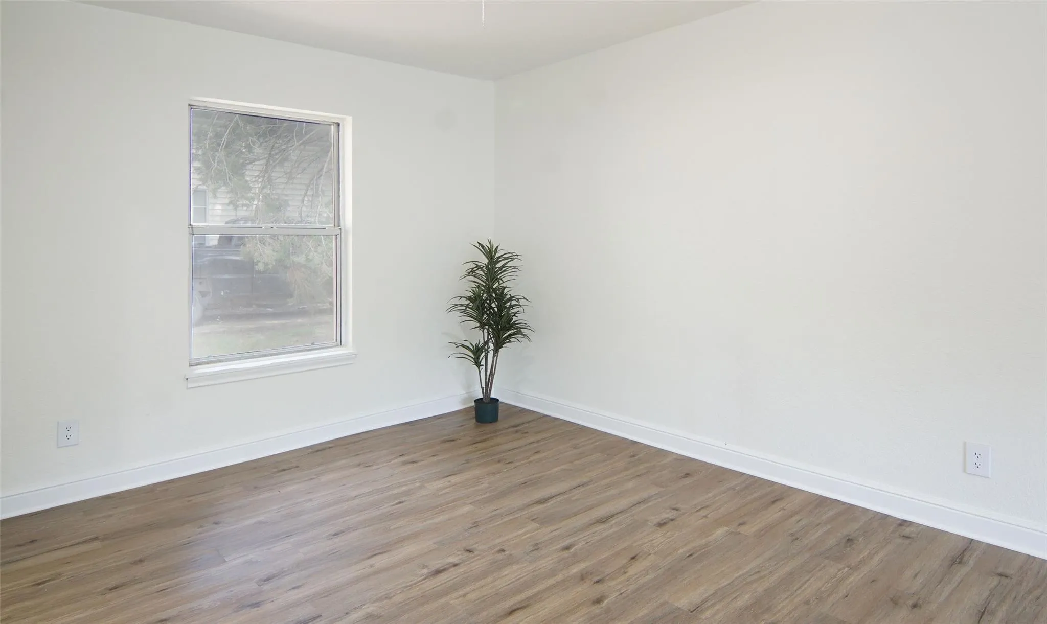 Single Family Residence For Rent in Kaufman County , 619 9th Street, Terrell, Texas 75160, 3 Bedroom, 2 Bathroom, 1 Garage spaces, 1,593 Sqft, built in 1955, mls#21407672, Real Estate Agent in Terrell, Homes For Rent in Kaufman county, Homes For Rent in Terrell, Realtor in Terrell Texas, Real Estate Brokerage Independent Realty Texas, Luminita Cordes Realtor