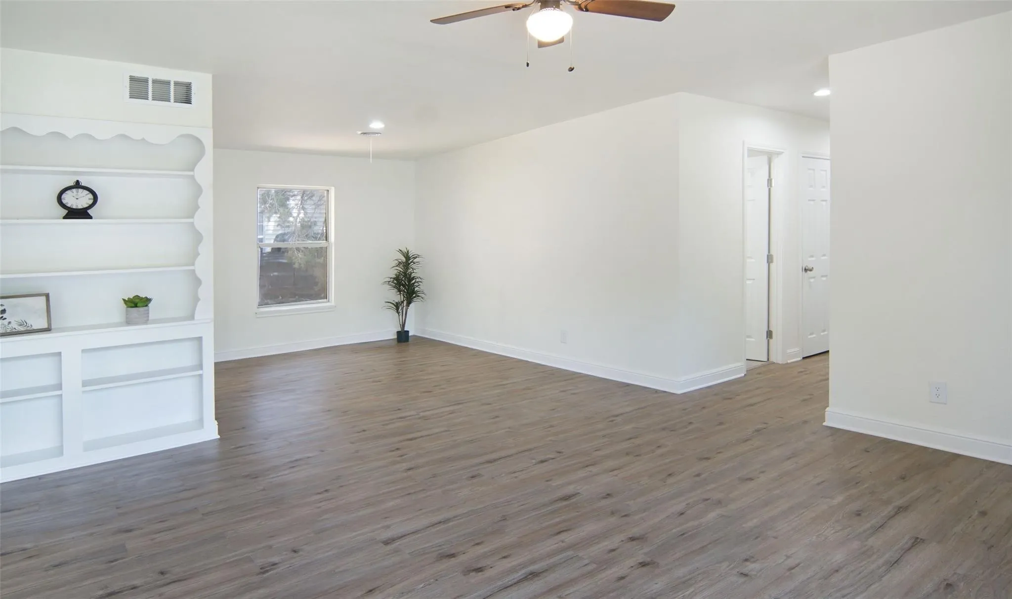 Single Family Residence For Rent in Kaufman County , 619 9th Street, Terrell, Texas 75160, 3 Bedroom, 2 Bathroom, 1 Garage spaces, 1,593 Sqft, built in 1955, mls#21407672, Real Estate Agent in Terrell, Homes For Rent in Kaufman county, Homes For Rent in Terrell, Realtor in Terrell Texas, Real Estate Brokerage Independent Realty Texas, Luminita Cordes Realtor