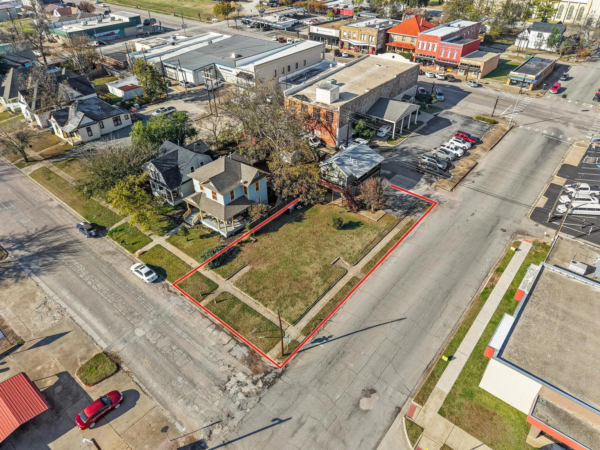 Duplex For Rent in Grayson County , 115 S Mirick Avenue B, Denison, Texas 75020, 1 Bedroom, 1 Bathroom, Garage spaces, 557 Sqft, built in 1930, mls#21407884, Real Estate Agent in Denison, Homes For Rent in Grayson county, Homes For Rent in Denison, Realtor in Denison Texas, Real Estate Brokerage Independent Realty Texas, Luminita Cordes Realtor