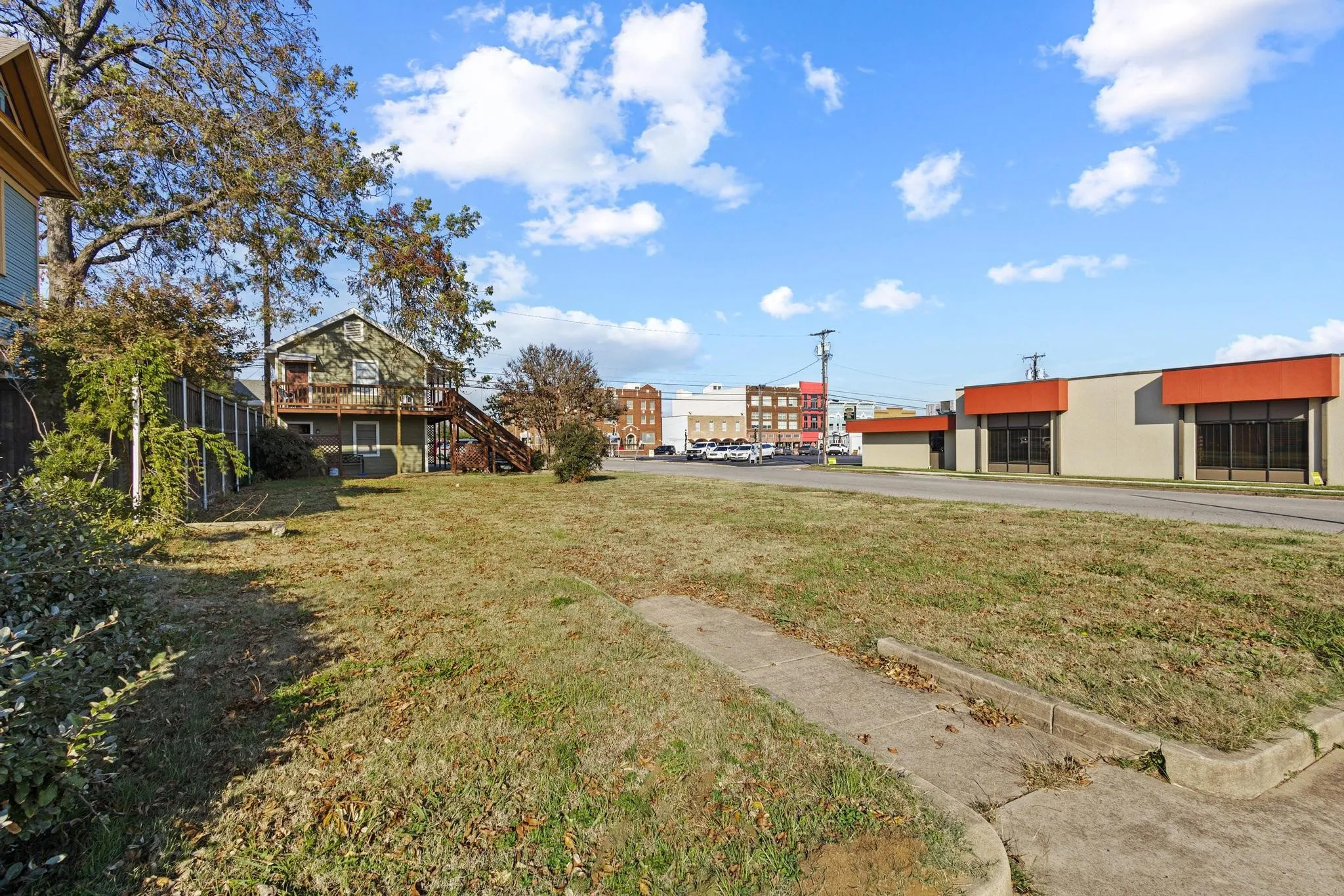Duplex For Rent in Grayson County , 115 S Mirick Avenue B, Denison, Texas 75020, 1 Bedroom, 1 Bathroom, Garage spaces, 557 Sqft, built in 1930, mls#21407884, Real Estate Agent in Denison, Homes For Rent in Grayson county, Homes For Rent in Denison, Realtor in Denison Texas, Real Estate Brokerage Independent Realty Texas, Luminita Cordes Realtor