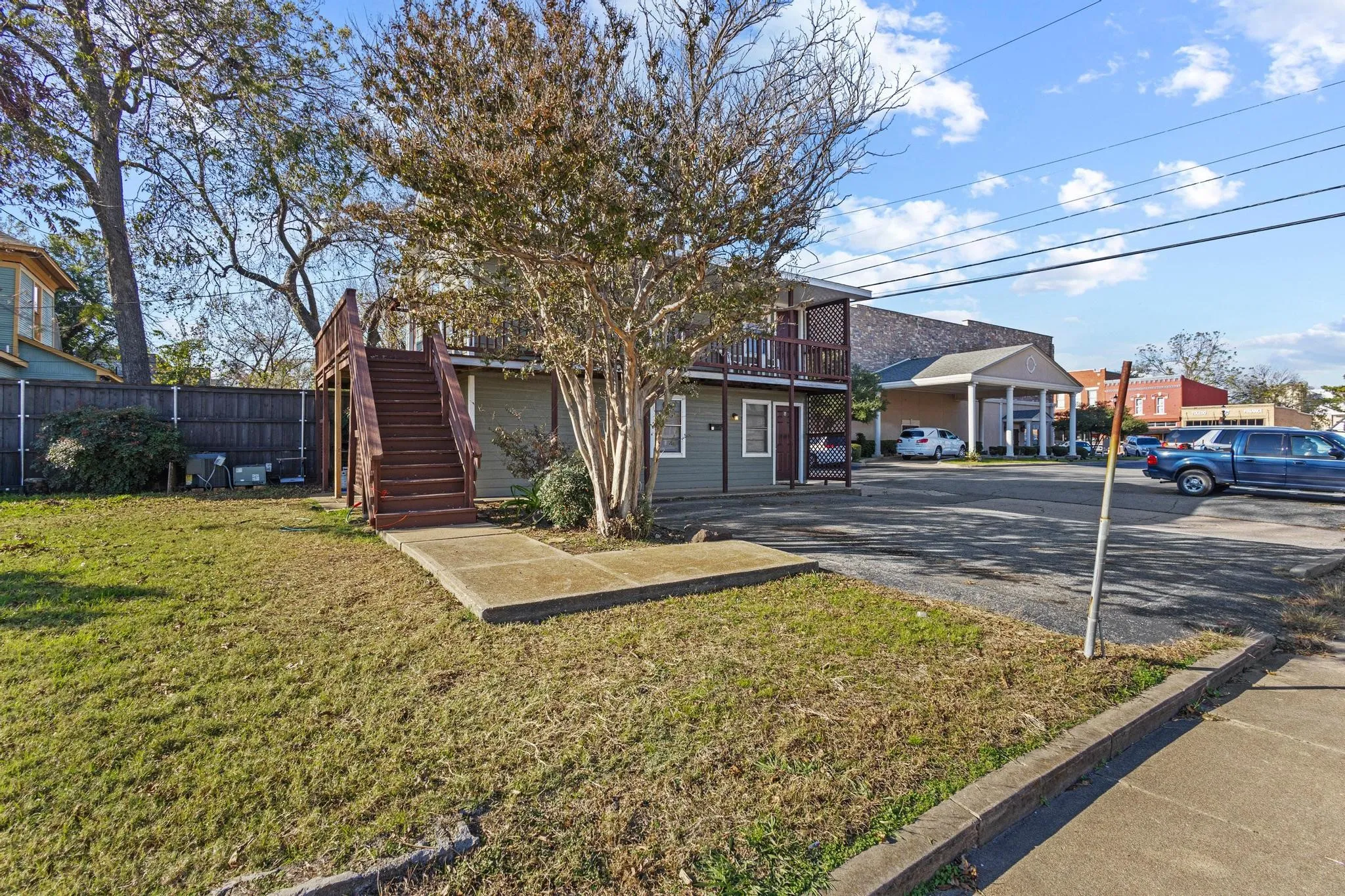 Duplex For Rent in Grayson County , 115 S Mirick Avenue B, Denison, Texas 75020, 1 Bedroom, 1 Bathroom, Garage spaces, 557 Sqft, built in 1930, mls#21407884, Real Estate Agent in Denison, Homes For Rent in Grayson county, Homes For Rent in Denison, Realtor in Denison Texas, Real Estate Brokerage Independent Realty Texas, Luminita Cordes Realtor