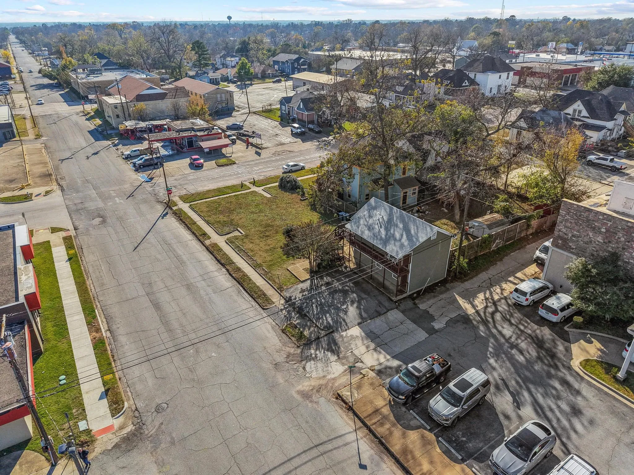 Duplex For Rent in Grayson County , 115 S Mirick Avenue B, Denison, Texas 75020, 1 Bedroom, 1 Bathroom, Garage spaces, 557 Sqft, built in 1930, mls#21407884, Real Estate Agent in Denison, Homes For Rent in Grayson county, Homes For Rent in Denison, Realtor in Denison Texas, Real Estate Brokerage Independent Realty Texas, Luminita Cordes Realtor