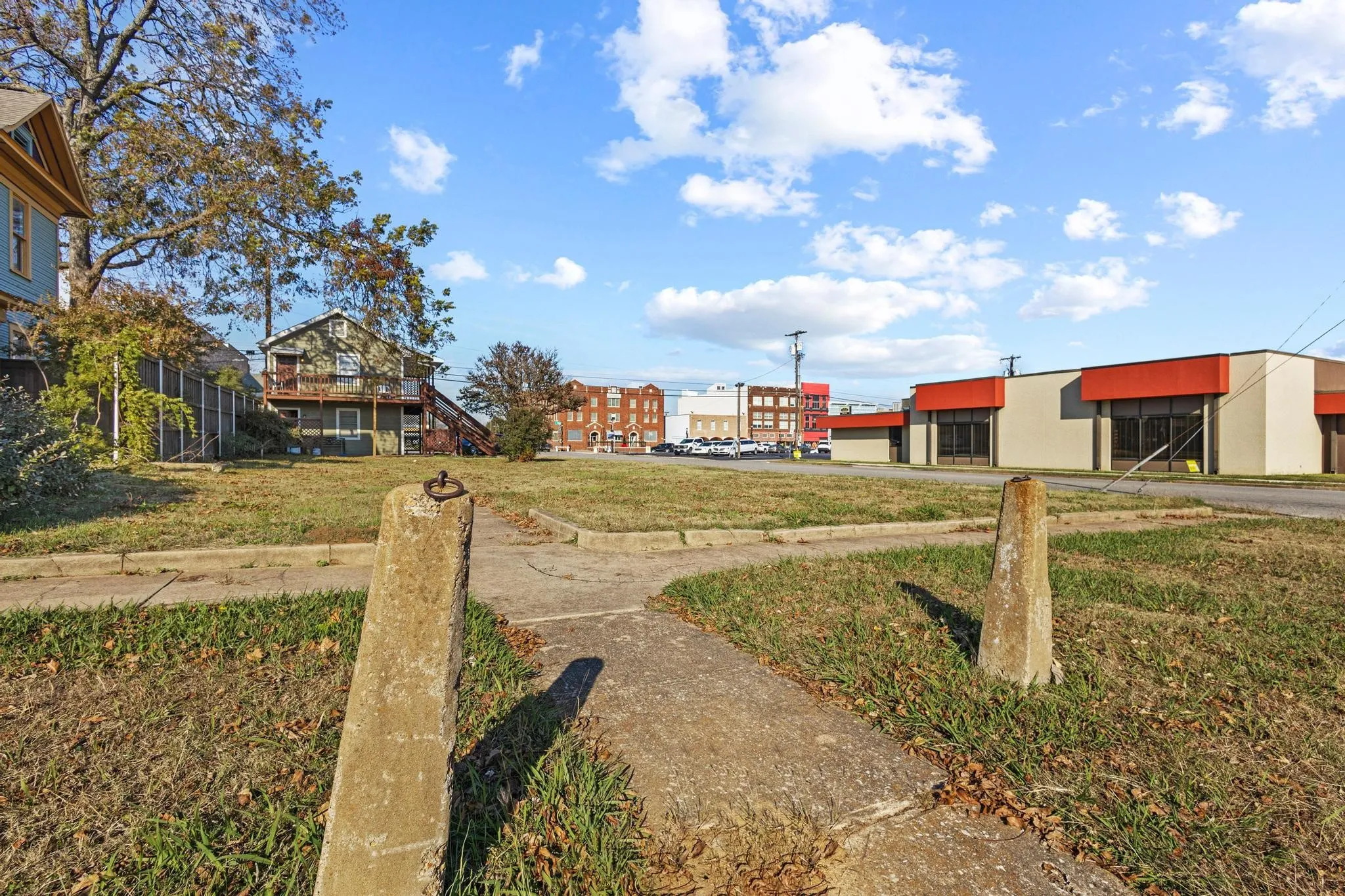 Duplex For Rent in Grayson County , 115 S Mirick Avenue B, Denison, Texas 75020, 1 Bedroom, 1 Bathroom, Garage spaces, 557 Sqft, built in 1930, mls#21407884, Real Estate Agent in Denison, Homes For Rent in Grayson county, Homes For Rent in Denison, Realtor in Denison Texas, Real Estate Brokerage Independent Realty Texas, Luminita Cordes Realtor