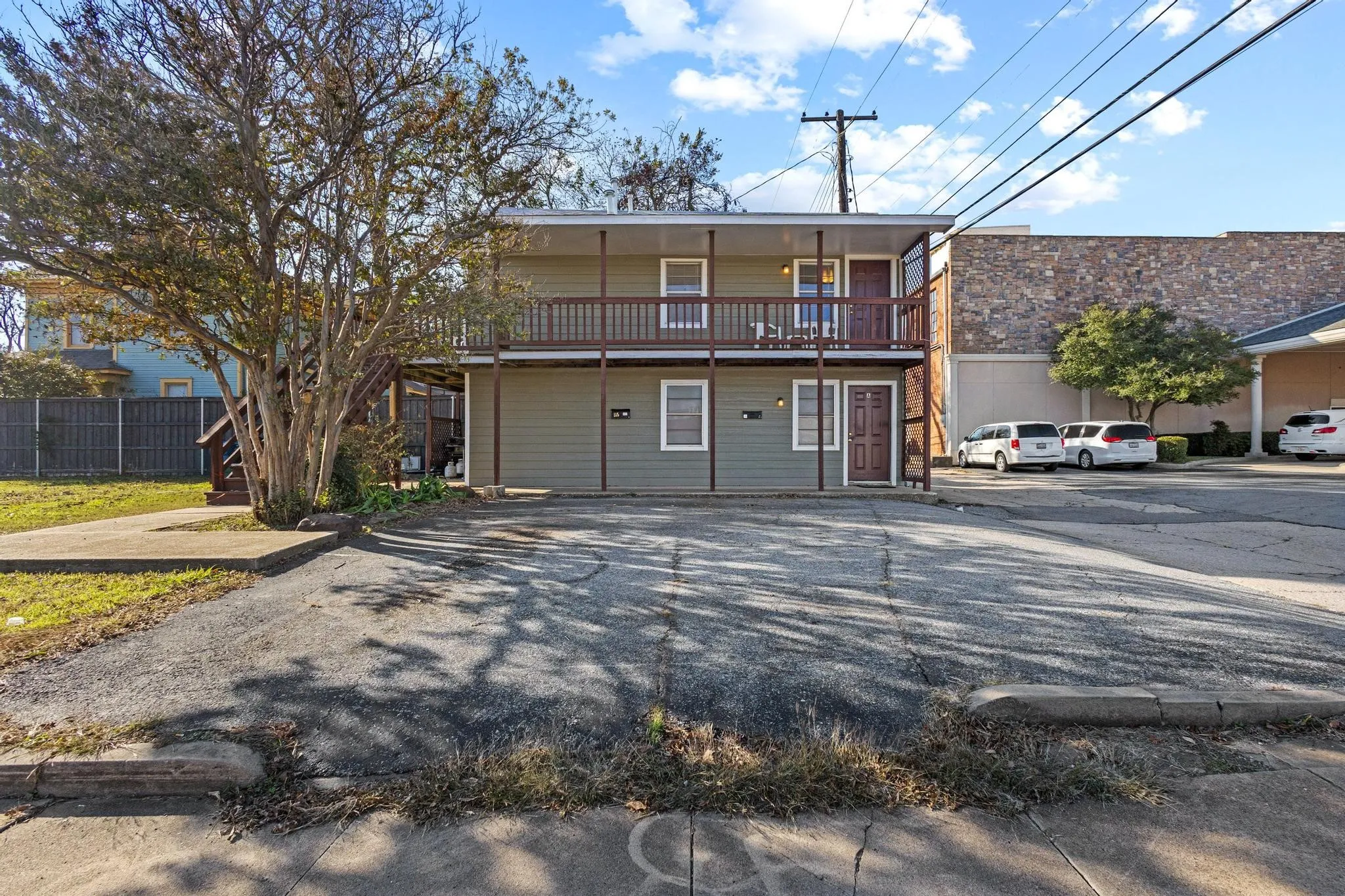 Duplex For Rent in Grayson County , 115 S Mirick Avenue B, Denison, Texas 75020, 1 Bedroom, 1 Bathroom, Garage spaces, 557 Sqft, built in 1930, mls#21407884, Real Estate Agent in Denison, Homes For Rent in Grayson county, Homes For Rent in Denison, Realtor in Denison Texas, Real Estate Brokerage Independent Realty Texas, Luminita Cordes Realtor