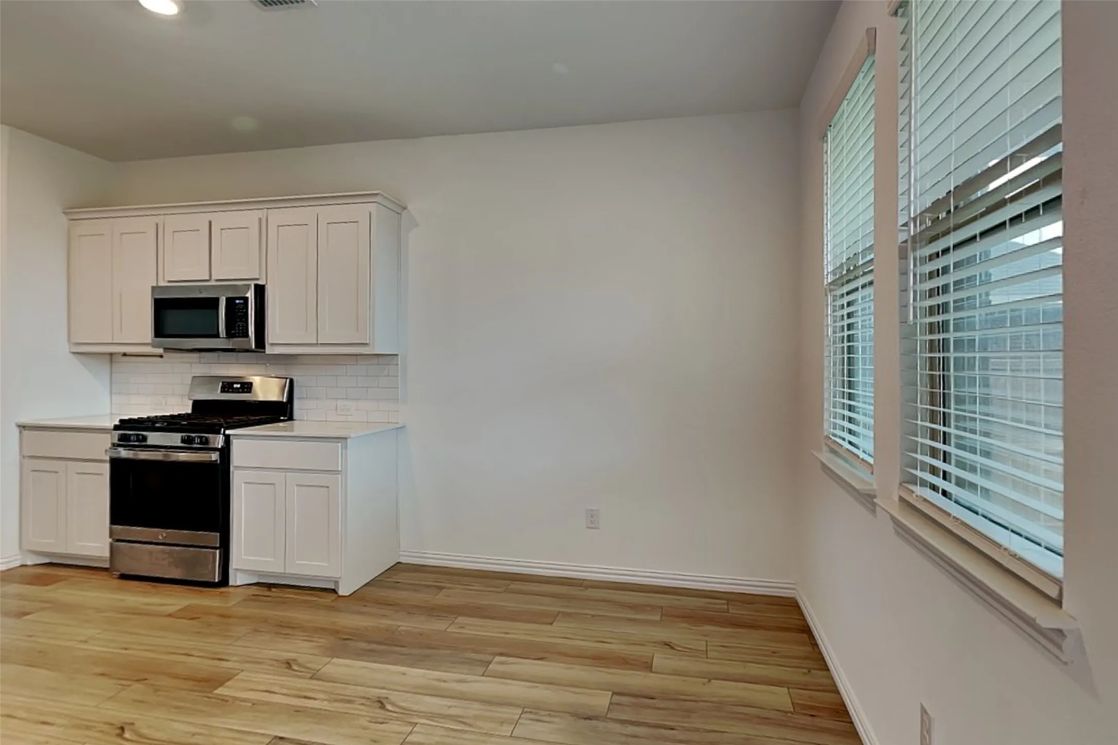 Single Family Residence For Rent in Denton County , 3409 Marino Drive, Little Elm, Texas 75068, 3 Bedroom, 2 Bathroom, 2 Garage spaces, 1,456 Sqft, built in 2023, mls#21407668, Real Estate Agent in Little Elm, Homes For Rent in Denton county, Homes For Rent in Little Elm, Realtor in Little Elm Texas, Real Estate Brokerage Independent Realty Texas, Luminita Cordes Realtor