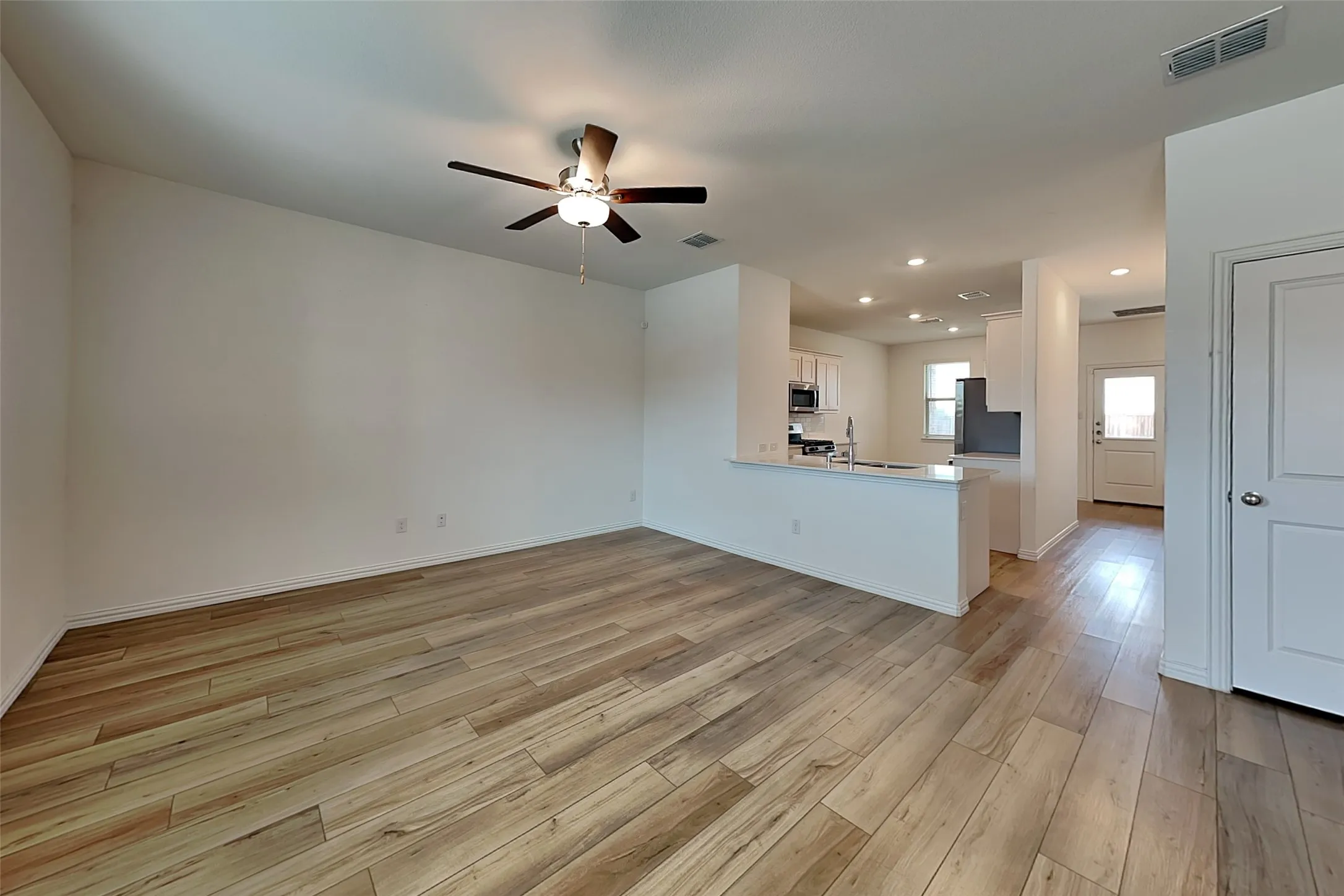 Single Family Residence For Rent in Denton County , 3409 Marino Drive, Little Elm, Texas 75068, 3 Bedroom, 2 Bathroom, 2 Garage spaces, 1,456 Sqft, built in 2023, mls#21407668, Real Estate Agent in Little Elm, Homes For Rent in Denton county, Homes For Rent in Little Elm, Realtor in Little Elm Texas, Real Estate Brokerage Independent Realty Texas, Luminita Cordes Realtor