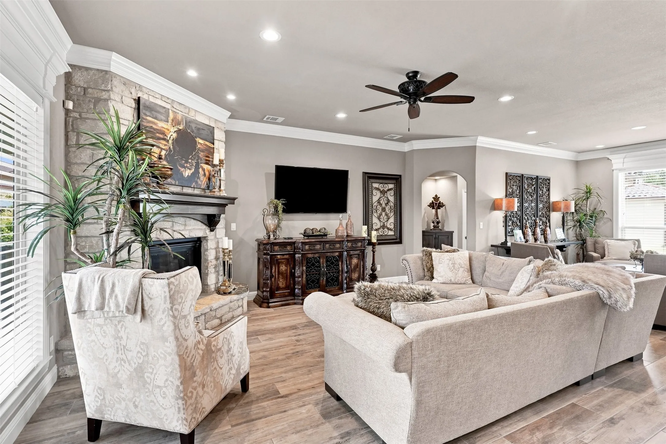 Single Family Residence For Sale in Hood County , 1601 Malibu Bay Court, Granbury, Texas 76048, 4 Bedroom, 4 Bathroom, 3 Garage spaces, 3,294 Sqft, built in 2017, mls#21407898, Real Estate Agent in Granbury, Homes For Sale in Hood county, Homes For Sale in Granbury, Realtor in Granbury Texas, Real Estate Brokerage Independent Realty Texas, Luminita Cordes Realtor
