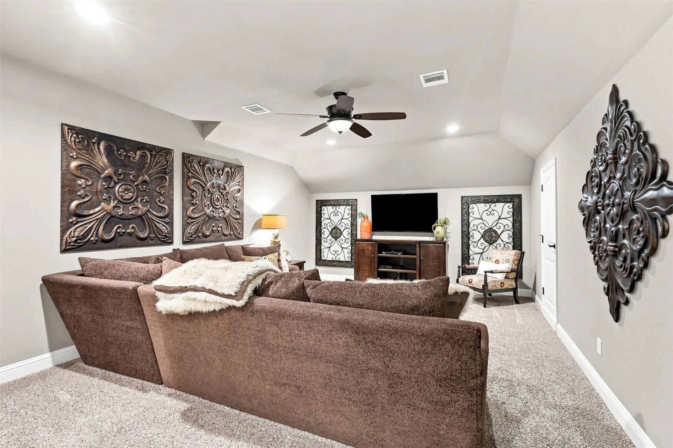 Single Family Residence For Sale in Hood County , 1601 Malibu Bay Court, Granbury, Texas 76048, 4 Bedroom, 4 Bathroom, 3 Garage spaces, 3,294 Sqft, built in 2017, mls#21407898, Real Estate Agent in Granbury, Homes For Sale in Hood county, Homes For Sale in Granbury, Realtor in Granbury Texas, Real Estate Brokerage Independent Realty Texas, Luminita Cordes Realtor