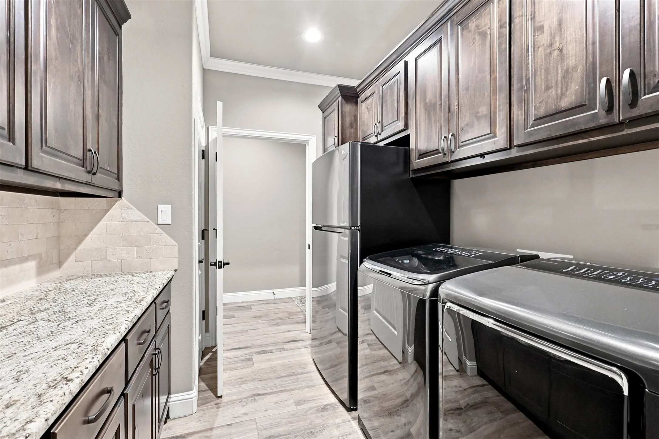 Single Family Residence For Sale in Hood County , 1601 Malibu Bay Court, Granbury, Texas 76048, 4 Bedroom, 4 Bathroom, 3 Garage spaces, 3,294 Sqft, built in 2017, mls#21407898, Real Estate Agent in Granbury, Homes For Sale in Hood county, Homes For Sale in Granbury, Realtor in Granbury Texas, Real Estate Brokerage Independent Realty Texas, Luminita Cordes Realtor