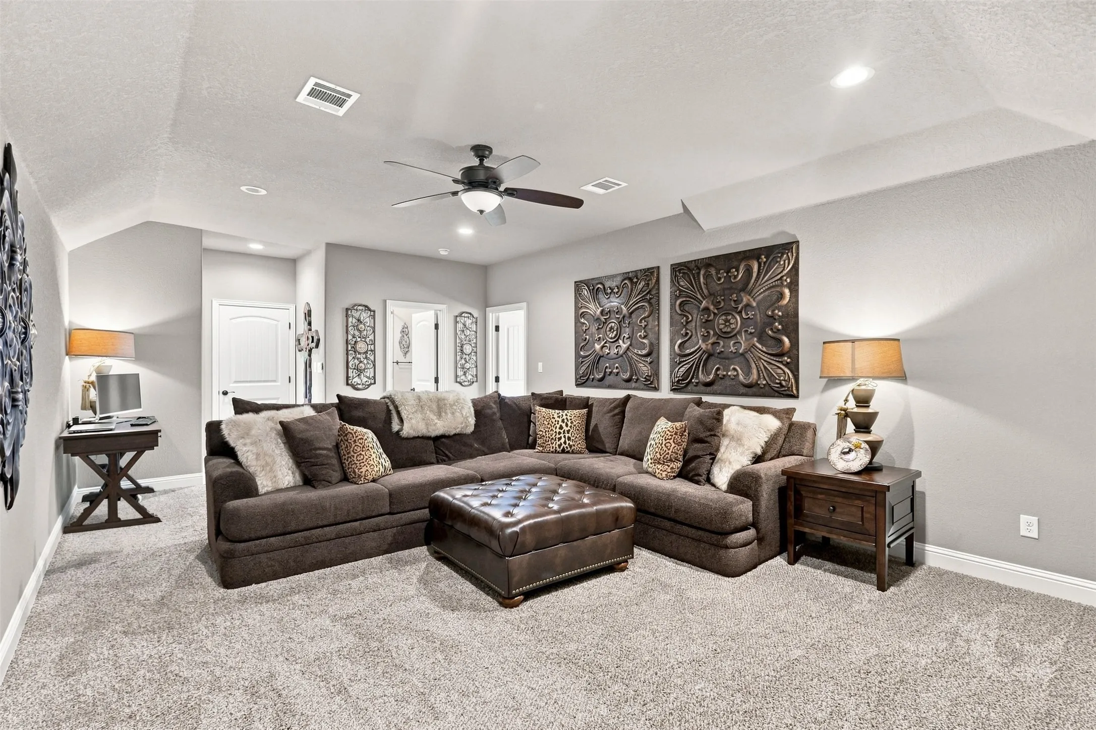 Single Family Residence For Sale in Hood County , 1601 Malibu Bay Court, Granbury, Texas 76048, 4 Bedroom, 4 Bathroom, 3 Garage spaces, 3,294 Sqft, built in 2017, mls#21407898, Real Estate Agent in Granbury, Homes For Sale in Hood county, Homes For Sale in Granbury, Realtor in Granbury Texas, Real Estate Brokerage Independent Realty Texas, Luminita Cordes Realtor