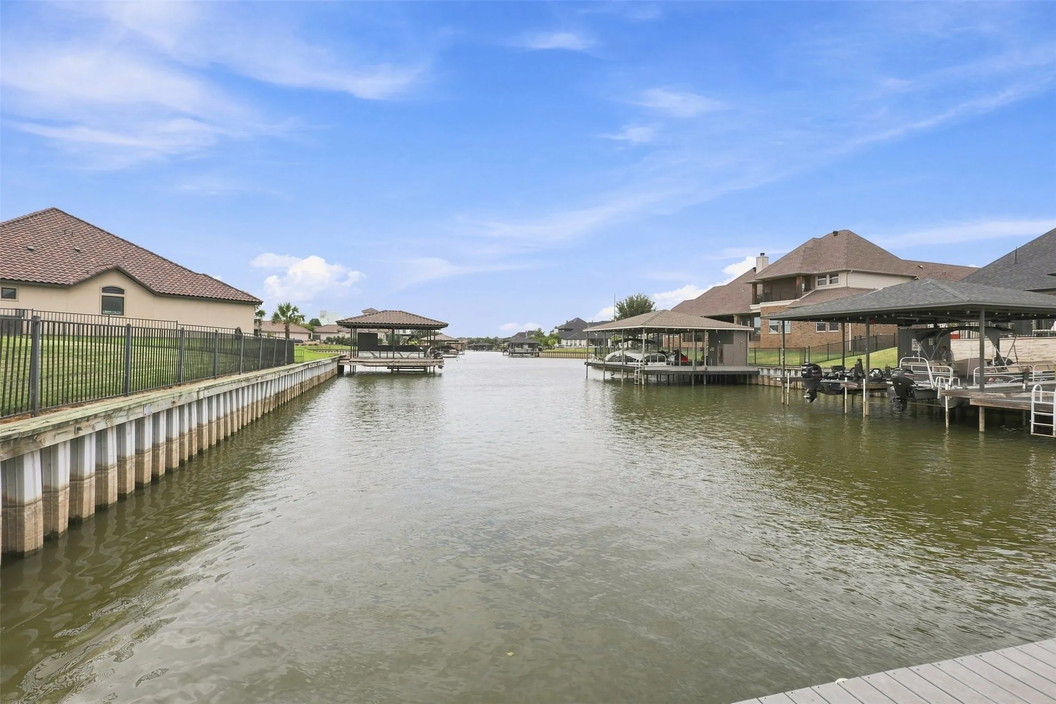 Single Family Residence For Sale in Hood County , 1601 Malibu Bay Court, Granbury, Texas 76048, 4 Bedroom, 4 Bathroom, 3 Garage spaces, 3,294 Sqft, built in 2017, mls#21407898, Real Estate Agent in Granbury, Homes For Sale in Hood county, Homes For Sale in Granbury, Realtor in Granbury Texas, Real Estate Brokerage Independent Realty Texas, Luminita Cordes Realtor