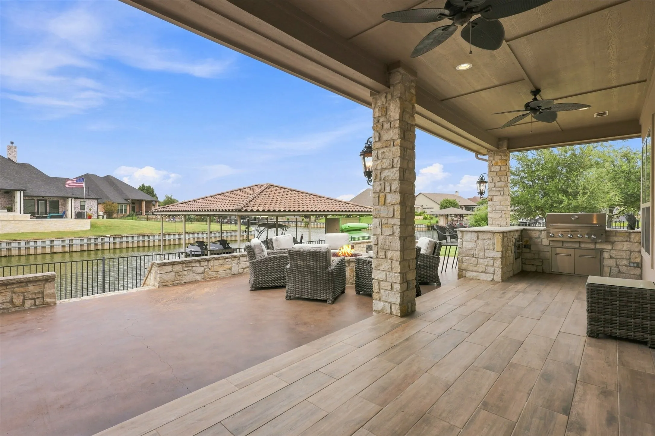 Single Family Residence For Sale in Hood County , 1601 Malibu Bay Court, Granbury, Texas 76048, 4 Bedroom, 4 Bathroom, 3 Garage spaces, 3,294 Sqft, built in 2017, mls#21407898, Real Estate Agent in Granbury, Homes For Sale in Hood county, Homes For Sale in Granbury, Realtor in Granbury Texas, Real Estate Brokerage Independent Realty Texas, Luminita Cordes Realtor