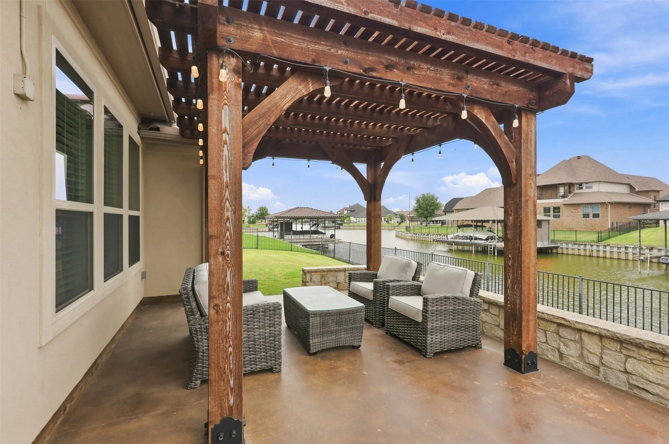 Single Family Residence For Sale in Hood County , 1601 Malibu Bay Court, Granbury, Texas 76048, 4 Bedroom, 4 Bathroom, 3 Garage spaces, 3,294 Sqft, built in 2017, mls#21407898, Real Estate Agent in Granbury, Homes For Sale in Hood county, Homes For Sale in Granbury, Realtor in Granbury Texas, Real Estate Brokerage Independent Realty Texas, Luminita Cordes Realtor