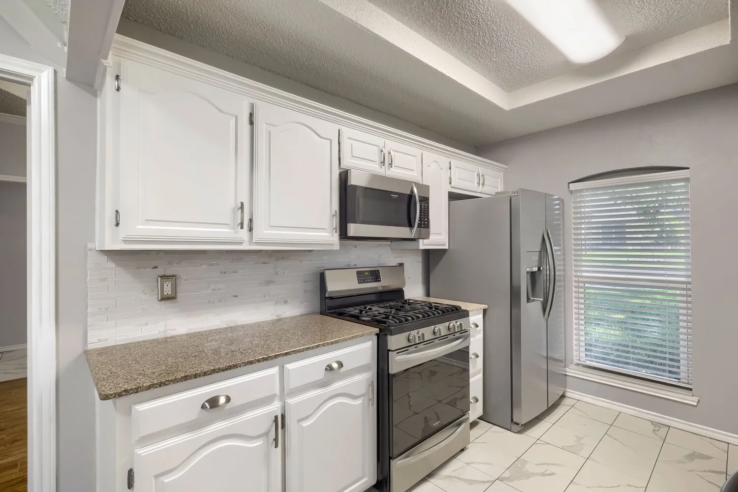 Single Family Residence For Sale in Dallas County , 504 Wisterglen Drive, De Soto, Texas 75115, 3 Bedroom, 2 Bathroom, 2 Garage spaces, 1,906 Sqft, built in 1984, mls#21403522, Real Estate Agent in De Soto, Homes For Sale in Dallas county, Homes For Sale in De Soto, Realtor in De Soto Texas, Real Estate Brokerage Independent Realty Texas, Luminita Cordes Realtor