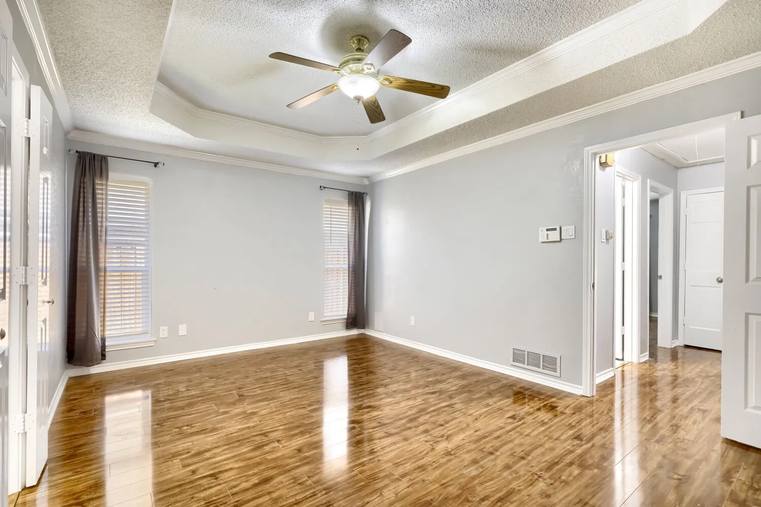 Single Family Residence For Sale in Dallas County , 504 Wisterglen Drive, De Soto, Texas 75115, 3 Bedroom, 2 Bathroom, 2 Garage spaces, 1,906 Sqft, built in 1984, mls#21403522, Real Estate Agent in De Soto, Homes For Sale in Dallas county, Homes For Sale in De Soto, Realtor in De Soto Texas, Real Estate Brokerage Independent Realty Texas, Luminita Cordes Realtor