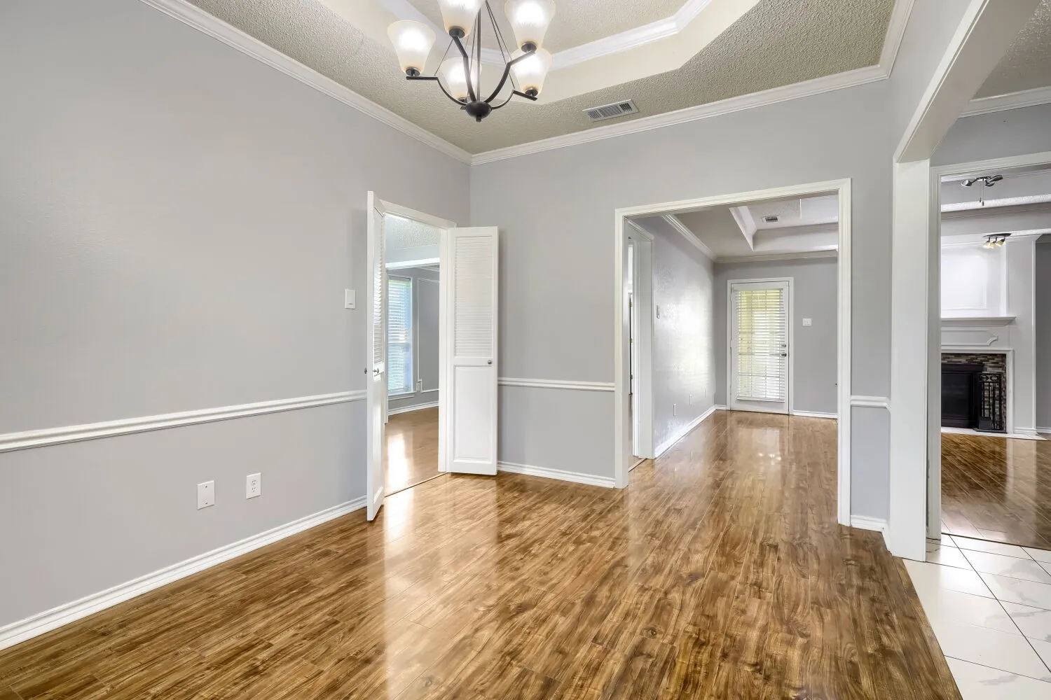 Single Family Residence For Sale in Dallas County , 504 Wisterglen Drive, De Soto, Texas 75115, 3 Bedroom, 2 Bathroom, 2 Garage spaces, 1,906 Sqft, built in 1984, mls#21403522, Real Estate Agent in De Soto, Homes For Sale in Dallas county, Homes For Sale in De Soto, Realtor in De Soto Texas, Real Estate Brokerage Independent Realty Texas, Luminita Cordes Realtor