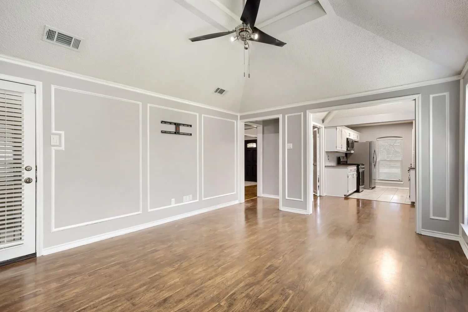 Single Family Residence For Sale in Dallas County , 504 Wisterglen Drive, De Soto, Texas 75115, 3 Bedroom, 2 Bathroom, 2 Garage spaces, 1,906 Sqft, built in 1984, mls#21403522, Real Estate Agent in De Soto, Homes For Sale in Dallas county, Homes For Sale in De Soto, Realtor in De Soto Texas, Real Estate Brokerage Independent Realty Texas, Luminita Cordes Realtor
