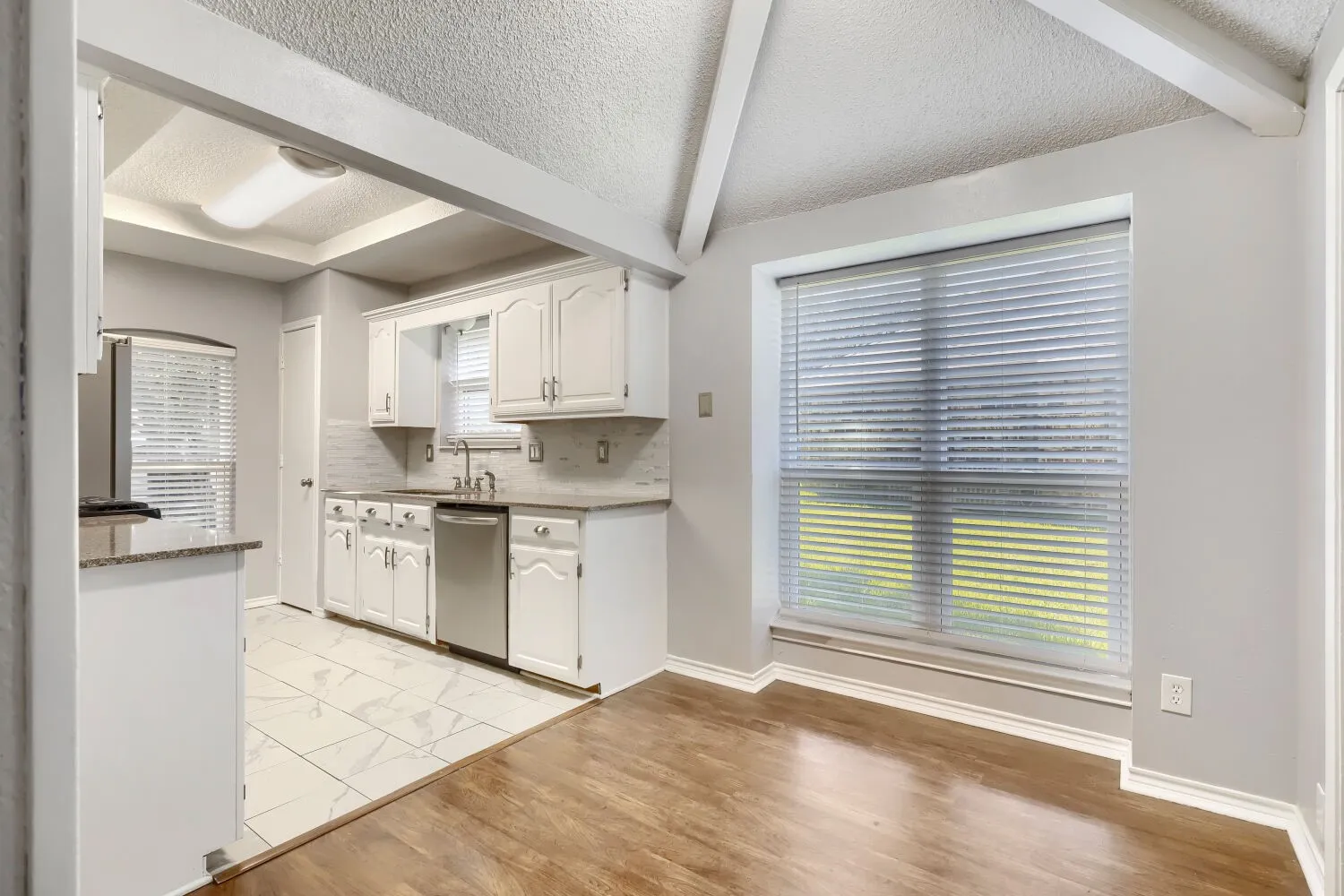 Single Family Residence For Sale in Dallas County , 504 Wisterglen Drive, De Soto, Texas 75115, 3 Bedroom, 2 Bathroom, 2 Garage spaces, 1,906 Sqft, built in 1984, mls#21403522, Real Estate Agent in De Soto, Homes For Sale in Dallas county, Homes For Sale in De Soto, Realtor in De Soto Texas, Real Estate Brokerage Independent Realty Texas, Luminita Cordes Realtor