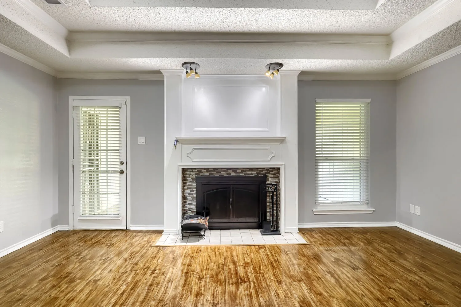 Single Family Residence For Sale in Dallas County , 504 Wisterglen Drive, De Soto, Texas 75115, 3 Bedroom, 2 Bathroom, 2 Garage spaces, 1,906 Sqft, built in 1984, mls#21403522, Real Estate Agent in De Soto, Homes For Sale in Dallas county, Homes For Sale in De Soto, Realtor in De Soto Texas, Real Estate Brokerage Independent Realty Texas, Luminita Cordes Realtor