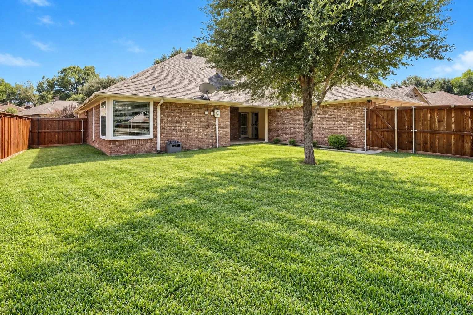 Single Family Residence For Sale in Dallas County , 504 Wisterglen Drive, De Soto, Texas 75115, 3 Bedroom, 2 Bathroom, 2 Garage spaces, 1,906 Sqft, built in 1984, mls#21403522, Real Estate Agent in De Soto, Homes For Sale in Dallas county, Homes For Sale in De Soto, Realtor in De Soto Texas, Real Estate Brokerage Independent Realty Texas, Luminita Cordes Realtor