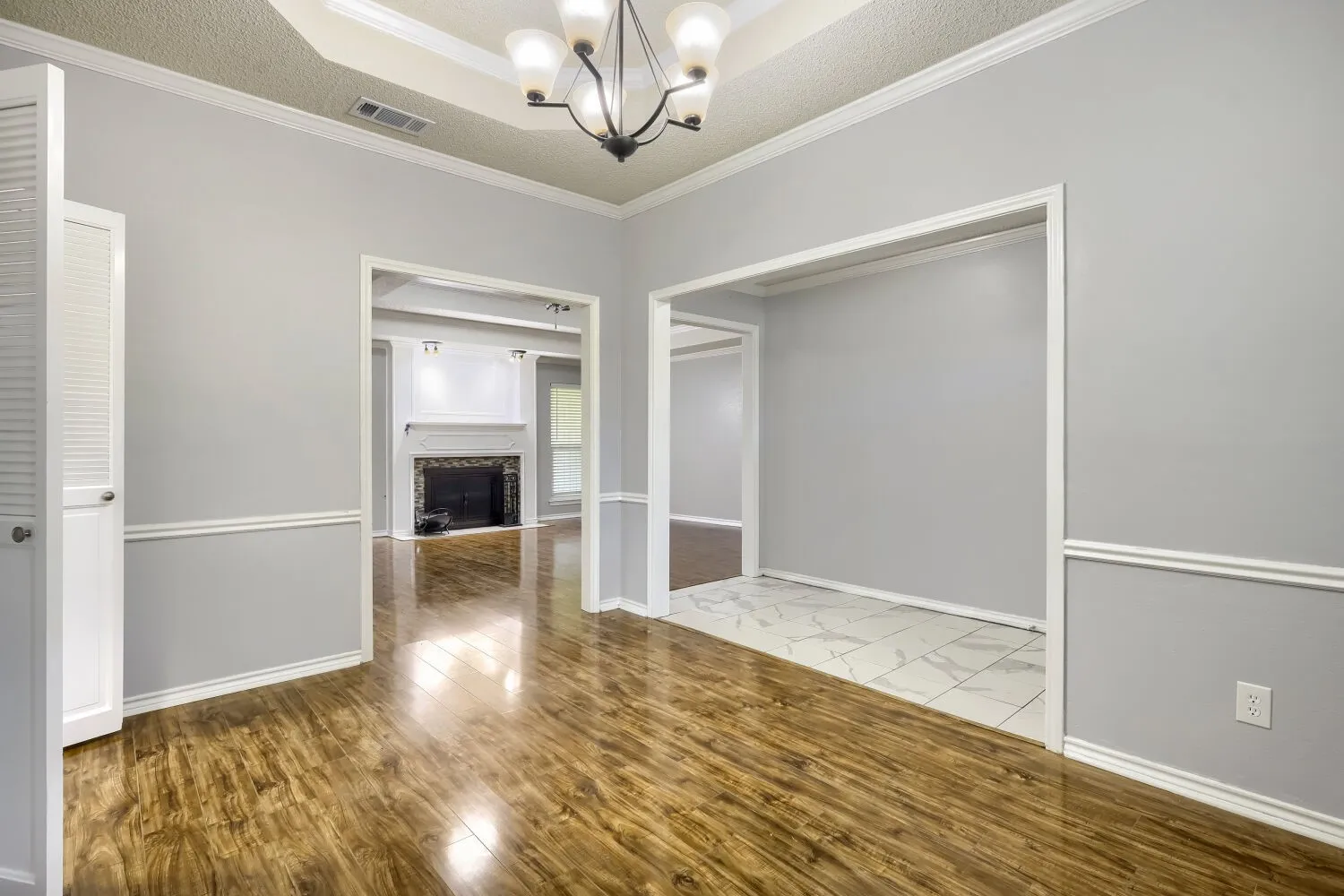 Single Family Residence For Sale in Dallas County , 504 Wisterglen Drive, De Soto, Texas 75115, 3 Bedroom, 2 Bathroom, 2 Garage spaces, 1,906 Sqft, built in 1984, mls#21403522, Real Estate Agent in De Soto, Homes For Sale in Dallas county, Homes For Sale in De Soto, Realtor in De Soto Texas, Real Estate Brokerage Independent Realty Texas, Luminita Cordes Realtor