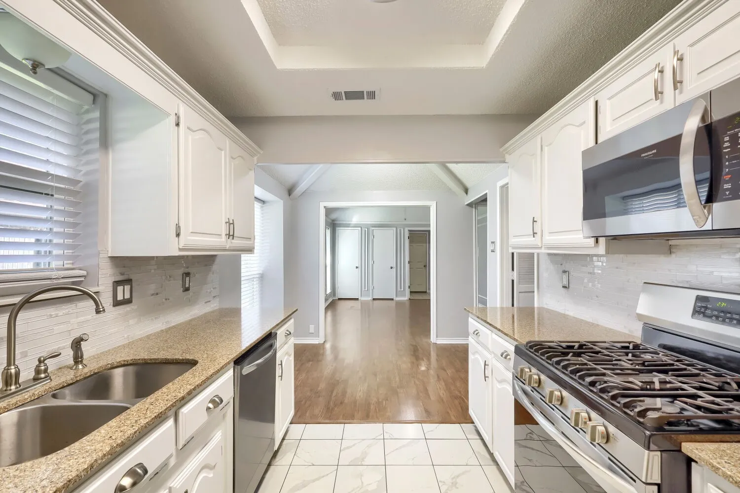 Single Family Residence For Sale in Dallas County , 504 Wisterglen Drive, De Soto, Texas 75115, 3 Bedroom, 2 Bathroom, 2 Garage spaces, 1,906 Sqft, built in 1984, mls#21403522, Real Estate Agent in De Soto, Homes For Sale in Dallas county, Homes For Sale in De Soto, Realtor in De Soto Texas, Real Estate Brokerage Independent Realty Texas, Luminita Cordes Realtor