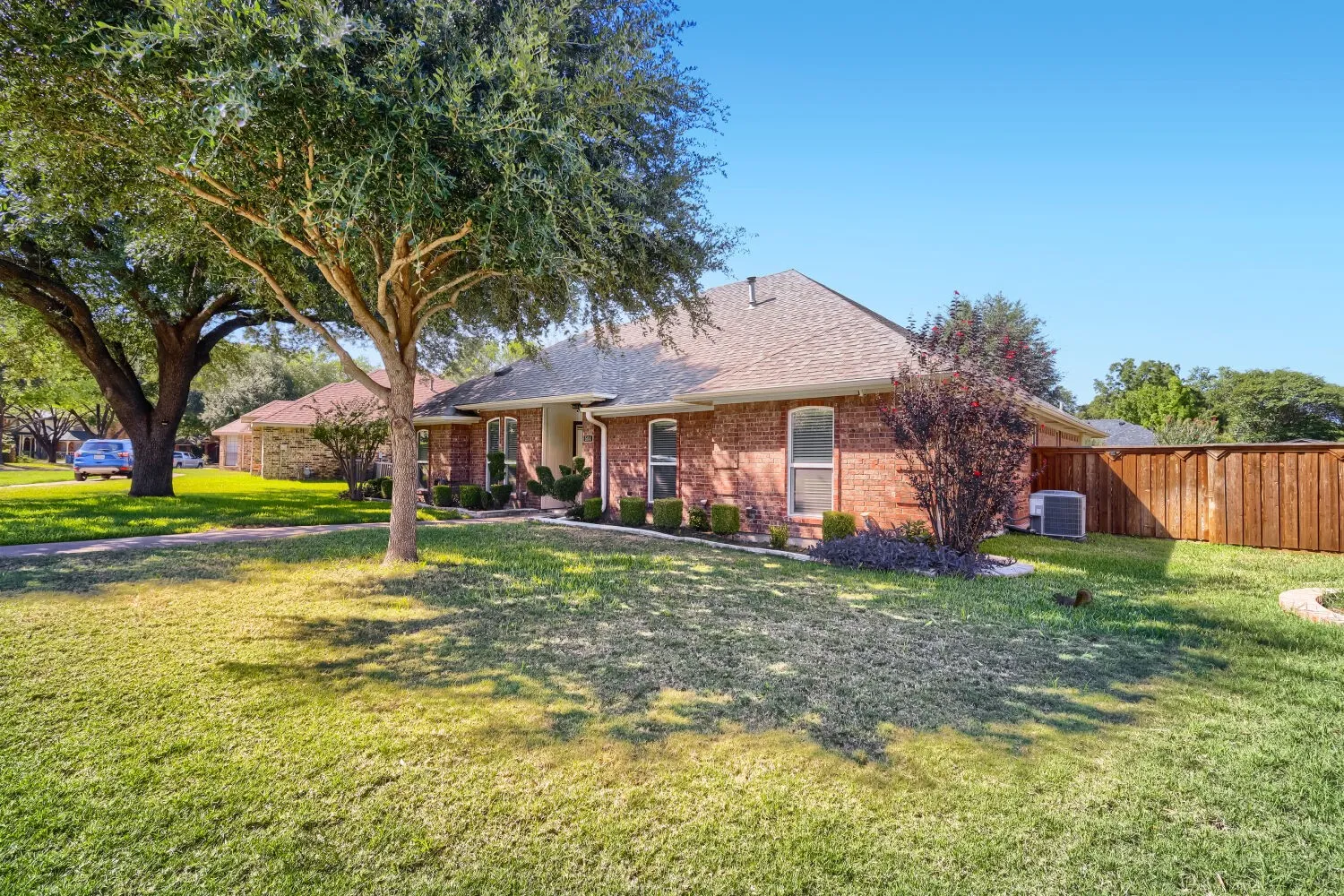 Single Family Residence For Sale in Dallas County , 504 Wisterglen Drive, De Soto, Texas 75115, 3 Bedroom, 2 Bathroom, 2 Garage spaces, 1,906 Sqft, built in 1984, mls#21403522, Real Estate Agent in De Soto, Homes For Sale in Dallas county, Homes For Sale in De Soto, Realtor in De Soto Texas, Real Estate Brokerage Independent Realty Texas, Luminita Cordes Realtor