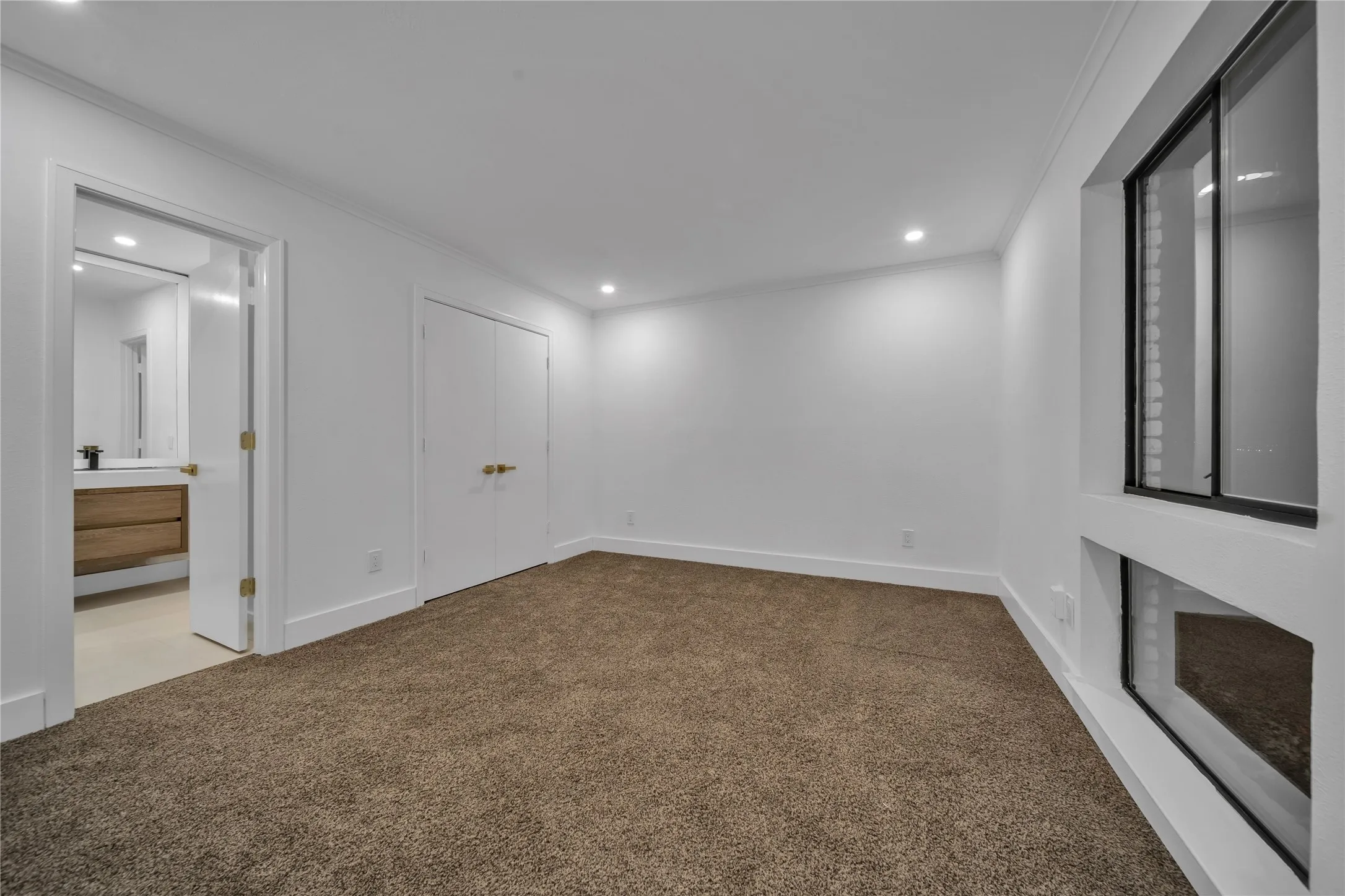 Spare room featuring carpet floors and crown molding