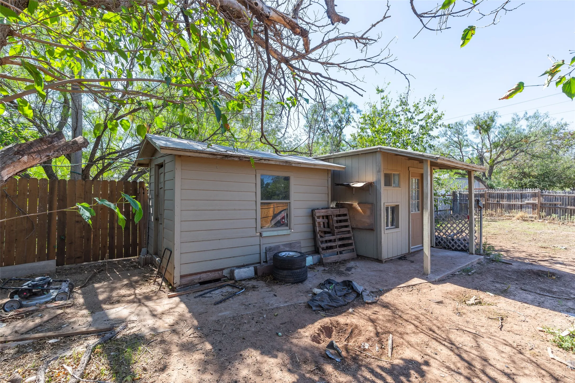 Single Family Residence For Sale in Taylor County , 1310 Cherry Street, Abilene, Texas 79602, 5 Bedroom, 2 Bathroom, Garage spaces, 2,051 Sqft, built in 1946, mls#21403503, Real Estate Agent in Abilene, Homes For Sale in Taylor county, Homes For Sale in Abilene, Realtor in Abilene Texas, Real Estate Brokerage Independent Realty Texas, Luminita Cordes Realtor