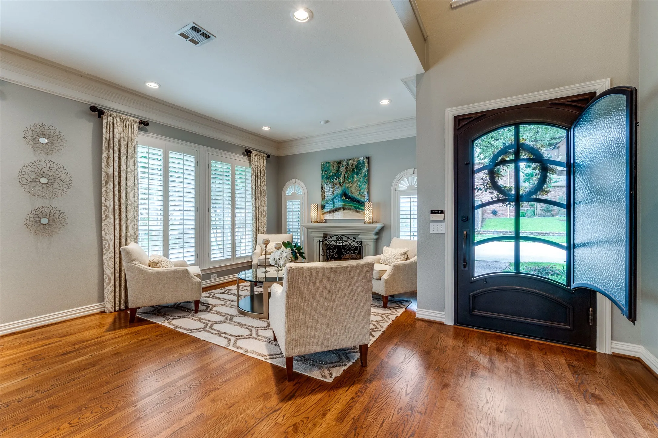 Single Family Residence For Sale in Dallas County , 9352 Stratford Way, Dallas, Texas 75220, 3 Bedroom, 3 Bathroom, 2 Garage spaces, 2,837 Sqft, built in 1997, mls#21407831, Real Estate Agent in Dallas, Homes For Sale in Dallas county, Homes For Sale in Dallas, Realtor in Dallas Texas, Real Estate Brokerage Independent Realty Texas, Luminita Cordes Realtor