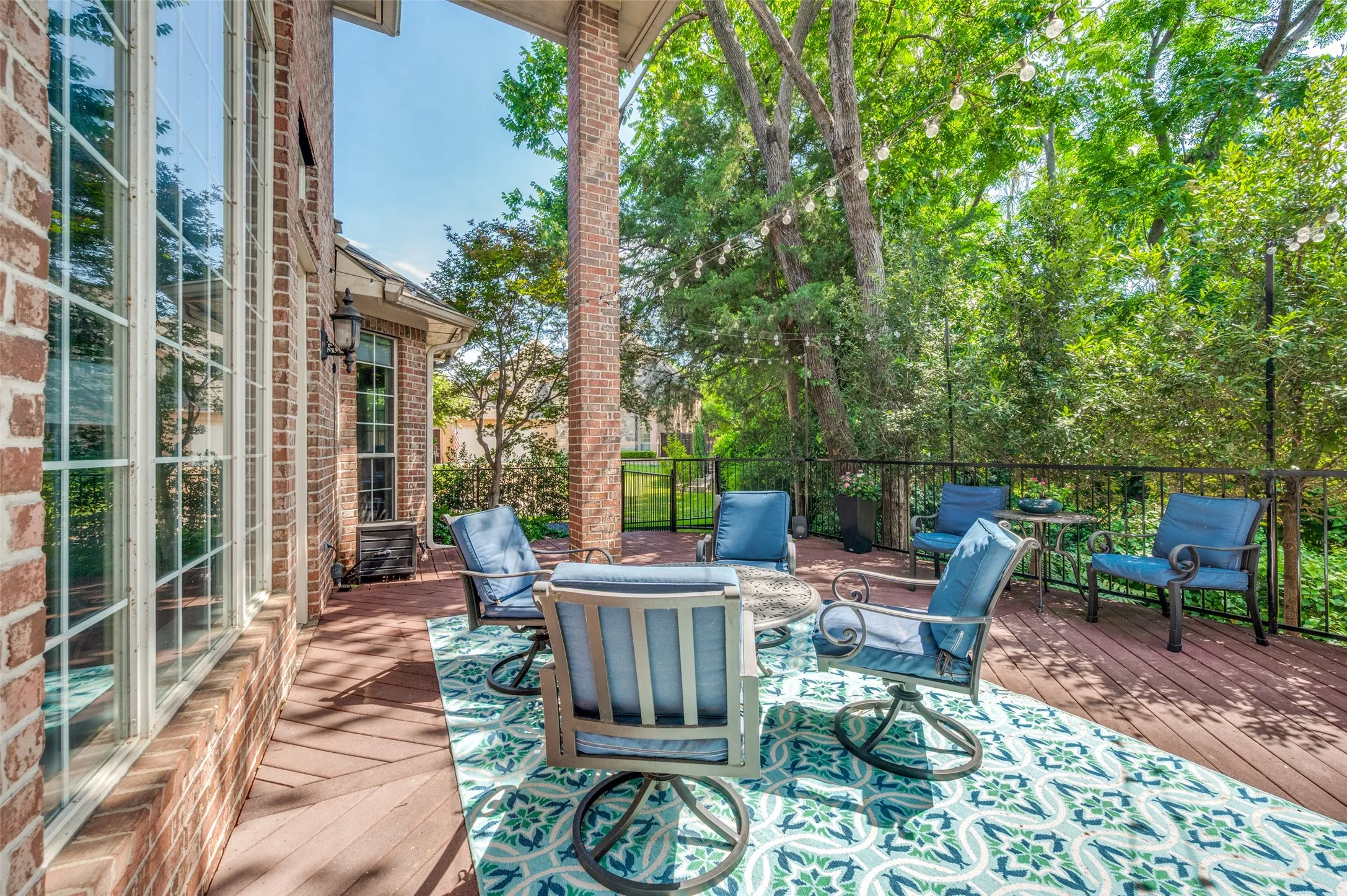 Single Family Residence For Sale in Dallas County , 9352 Stratford Way, Dallas, Texas 75220, 3 Bedroom, 3 Bathroom, 2 Garage spaces, 2,837 Sqft, built in 1997, mls#21407831, Real Estate Agent in Dallas, Homes For Sale in Dallas county, Homes For Sale in Dallas, Realtor in Dallas Texas, Real Estate Brokerage Independent Realty Texas, Luminita Cordes Realtor