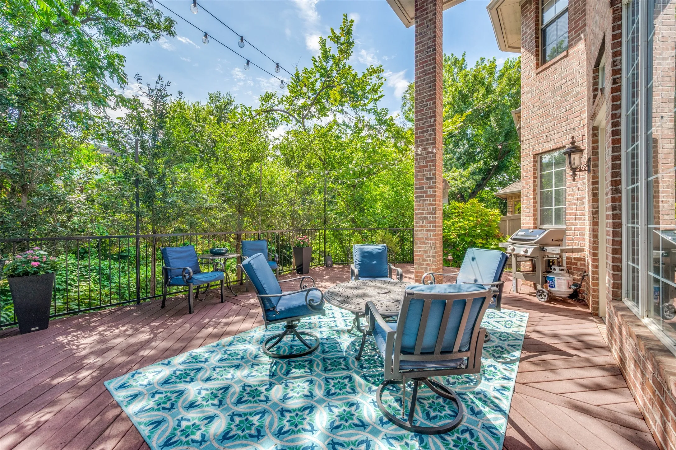 Single Family Residence For Sale in Dallas County , 9352 Stratford Way, Dallas, Texas 75220, 3 Bedroom, 3 Bathroom, 2 Garage spaces, 2,837 Sqft, built in 1997, mls#21407831, Real Estate Agent in Dallas, Homes For Sale in Dallas county, Homes For Sale in Dallas, Realtor in Dallas Texas, Real Estate Brokerage Independent Realty Texas, Luminita Cordes Realtor