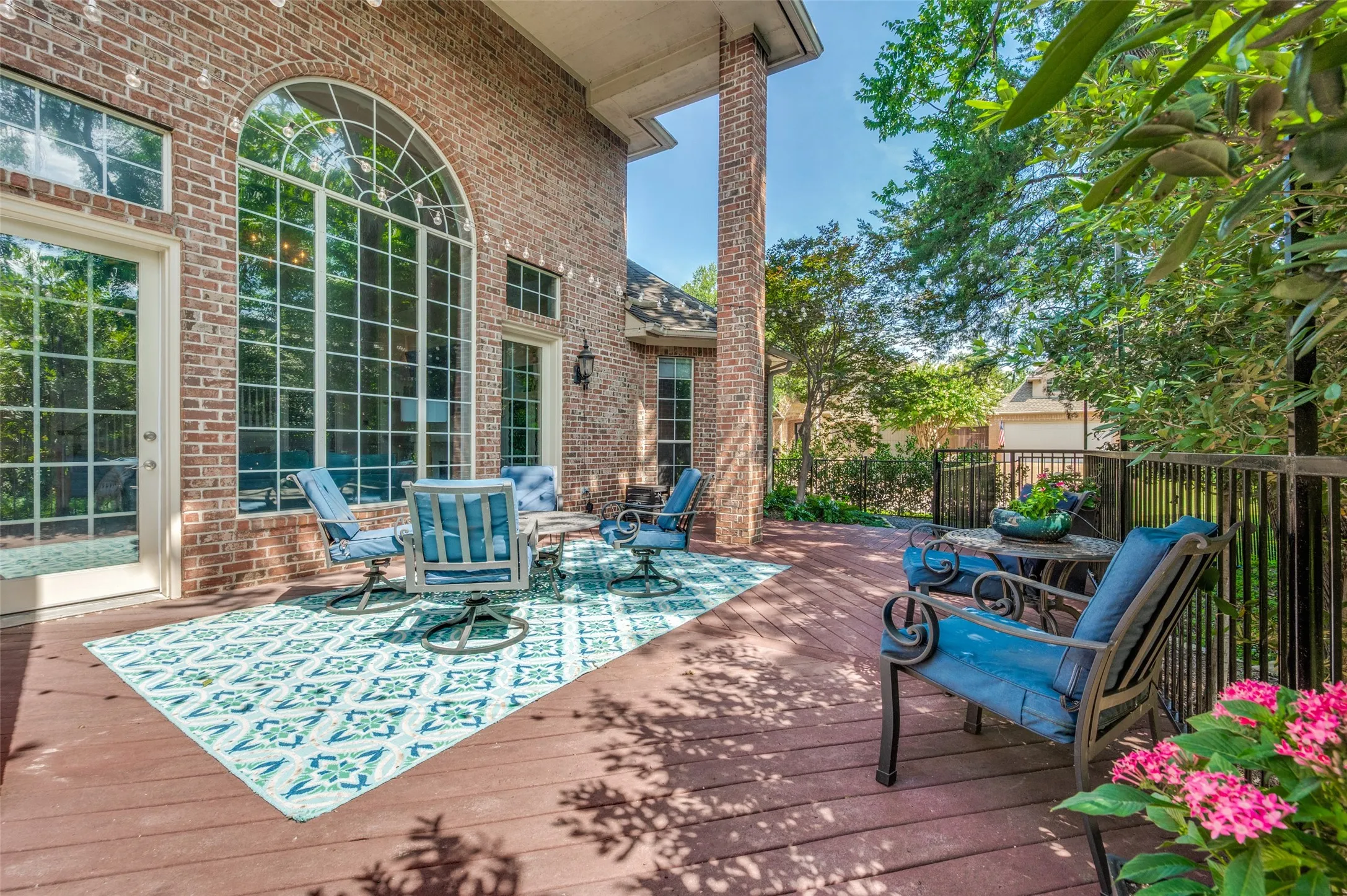 Single Family Residence For Sale in Dallas County , 9352 Stratford Way, Dallas, Texas 75220, 3 Bedroom, 3 Bathroom, 2 Garage spaces, 2,837 Sqft, built in 1997, mls#21407831, Real Estate Agent in Dallas, Homes For Sale in Dallas county, Homes For Sale in Dallas, Realtor in Dallas Texas, Real Estate Brokerage Independent Realty Texas, Luminita Cordes Realtor