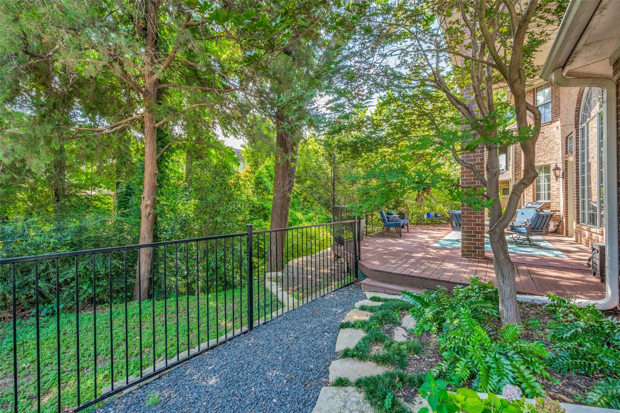 Single Family Residence For Sale in Dallas County , 9352 Stratford Way, Dallas, Texas 75220, 3 Bedroom, 3 Bathroom, 2 Garage spaces, 2,837 Sqft, built in 1997, mls#21407831, Real Estate Agent in Dallas, Homes For Sale in Dallas county, Homes For Sale in Dallas, Realtor in Dallas Texas, Real Estate Brokerage Independent Realty Texas, Luminita Cordes Realtor