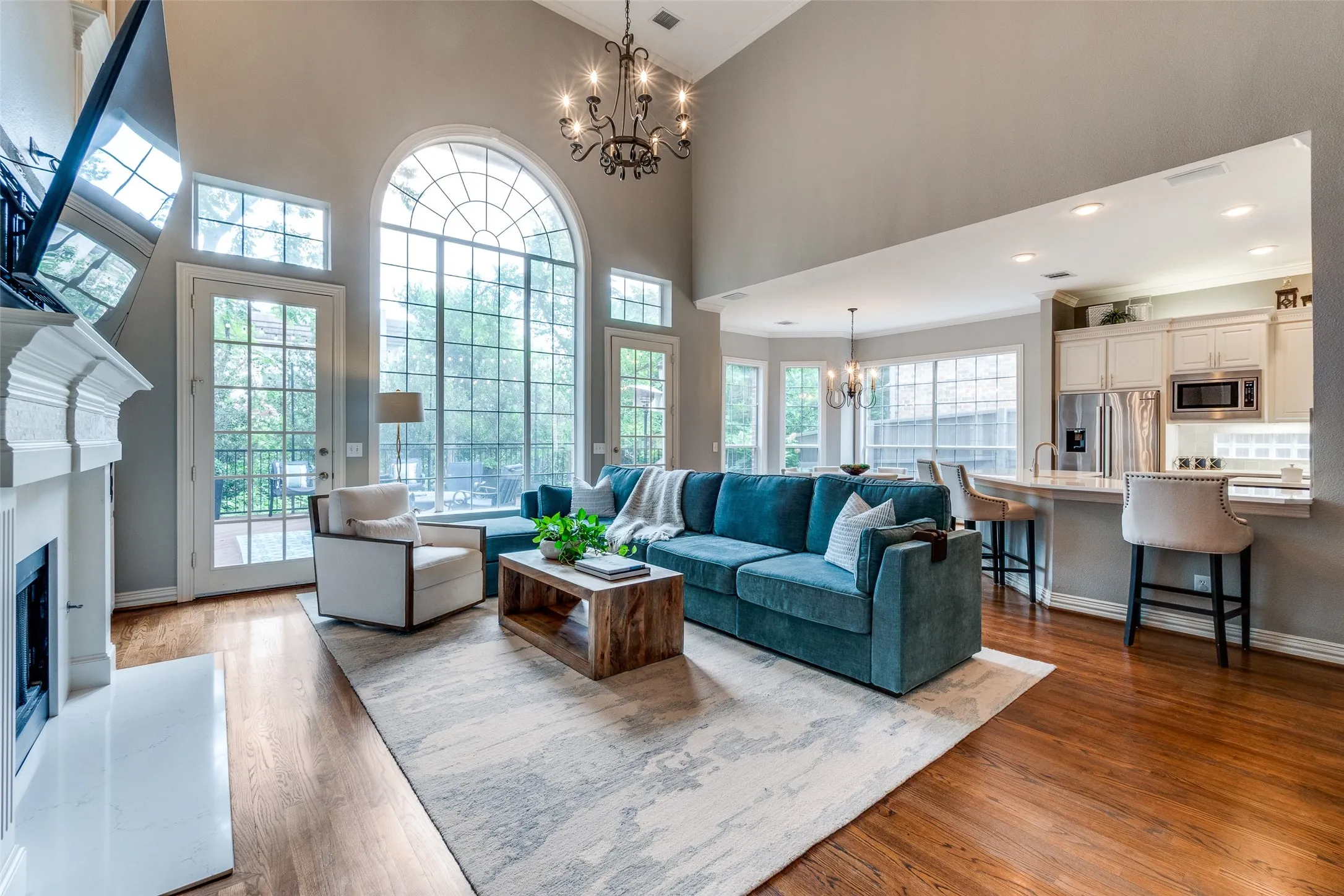 Single Family Residence For Sale in Dallas County , 9352 Stratford Way, Dallas, Texas 75220, 3 Bedroom, 3 Bathroom, 2 Garage spaces, 2,837 Sqft, built in 1997, mls#21407831, Real Estate Agent in Dallas, Homes For Sale in Dallas county, Homes For Sale in Dallas, Realtor in Dallas Texas, Real Estate Brokerage Independent Realty Texas, Luminita Cordes Realtor