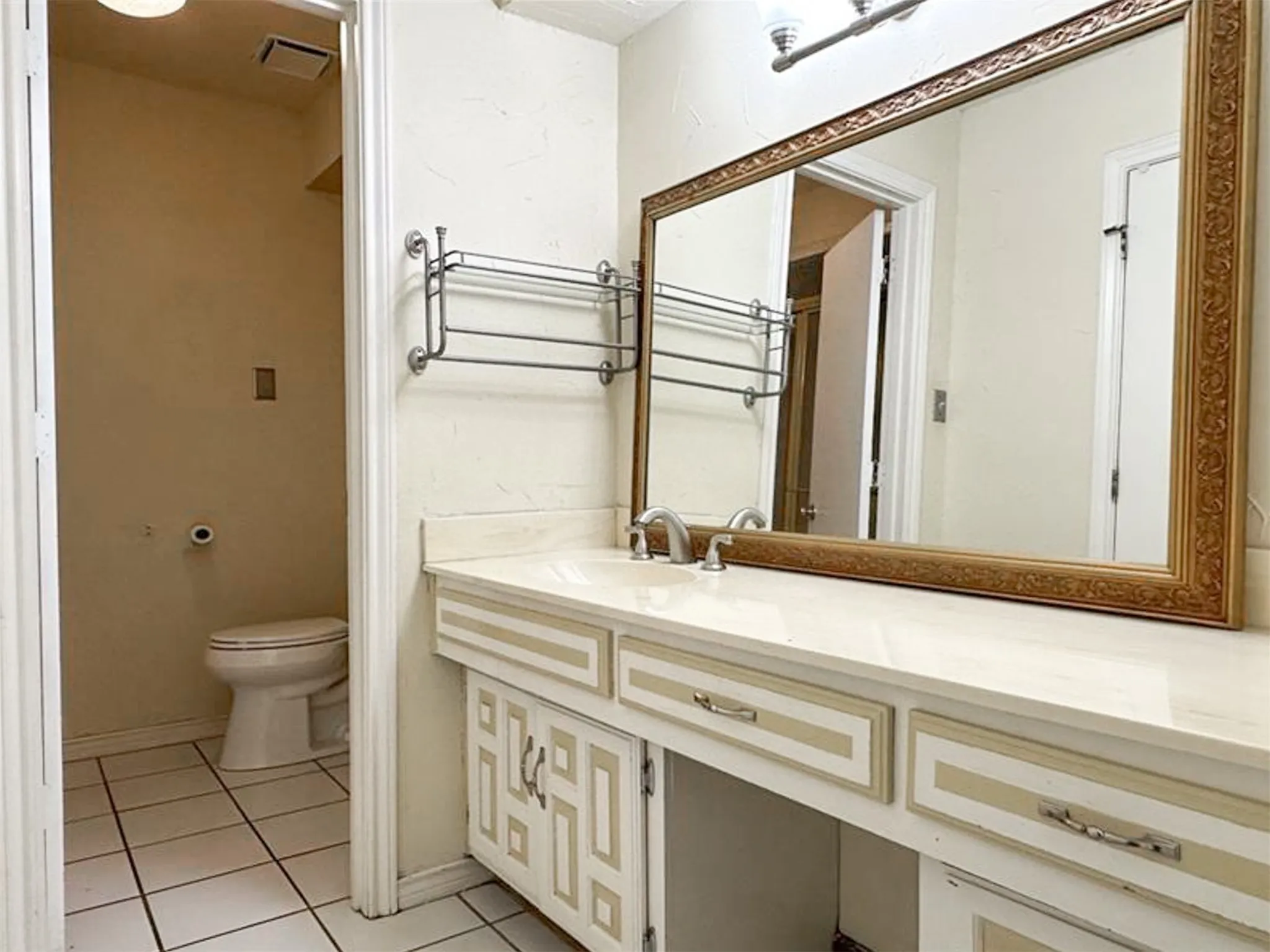 Single Family Residence For Rent in Rockwall County , 407 Shoretrail Drive, Rockwall, Texas 75087, 3 Bedroom, 2 Bathroom, 2 Garage spaces, 2,067 Sqft, built in 1982, mls#21407206, Real Estate Agent in Rockwall, Homes For Rent in Rockwall county, Homes For Rent in Rockwall, Realtor in Rockwall Texas, Real Estate Brokerage Independent Realty Texas, Luminita Cordes Realtor