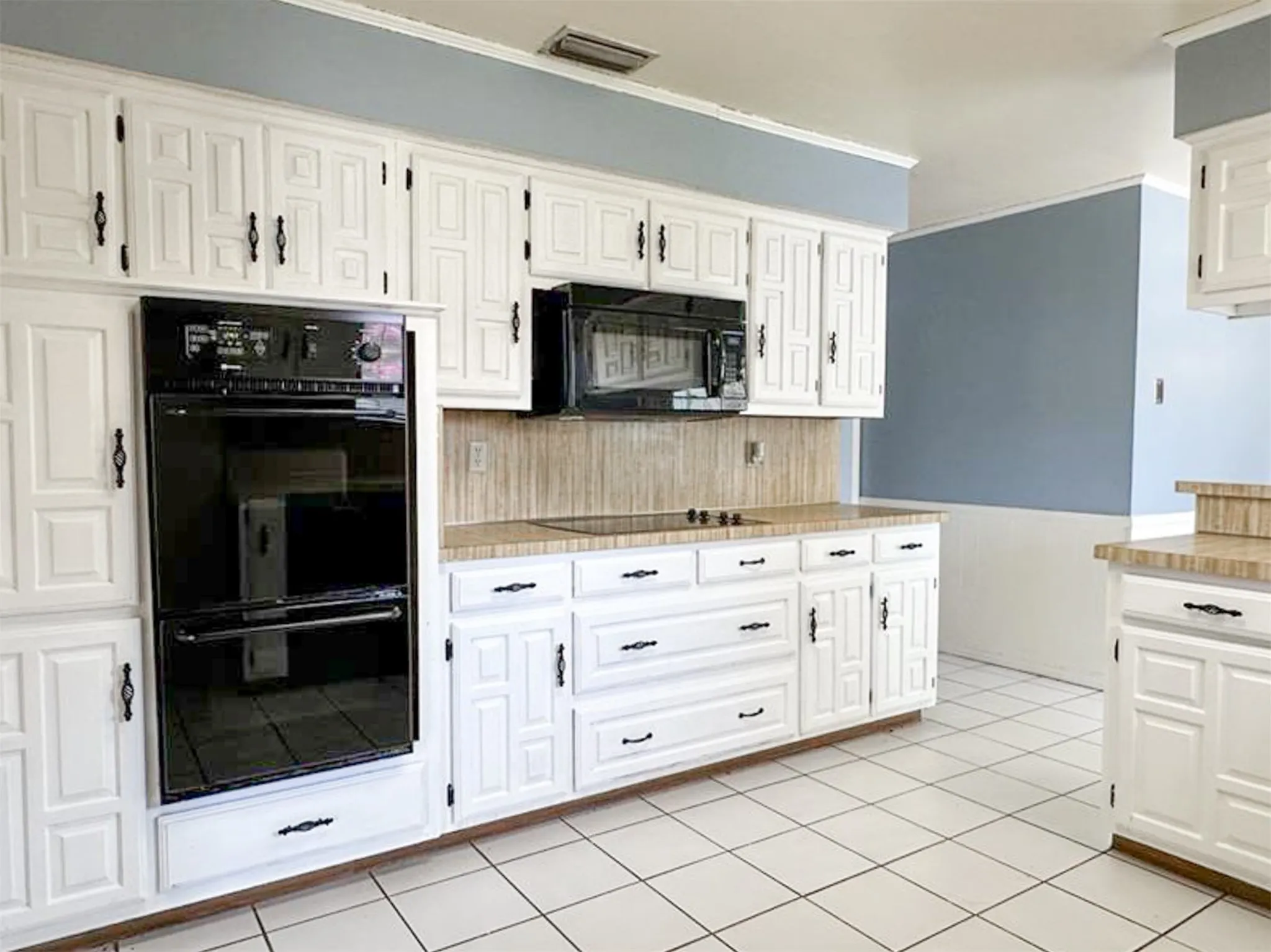 Single Family Residence For Rent in Rockwall County , 407 Shoretrail Drive, Rockwall, Texas 75087, 3 Bedroom, 2 Bathroom, 2 Garage spaces, 2,067 Sqft, built in 1982, mls#21407206, Real Estate Agent in Rockwall, Homes For Rent in Rockwall county, Homes For Rent in Rockwall, Realtor in Rockwall Texas, Real Estate Brokerage Independent Realty Texas, Luminita Cordes Realtor