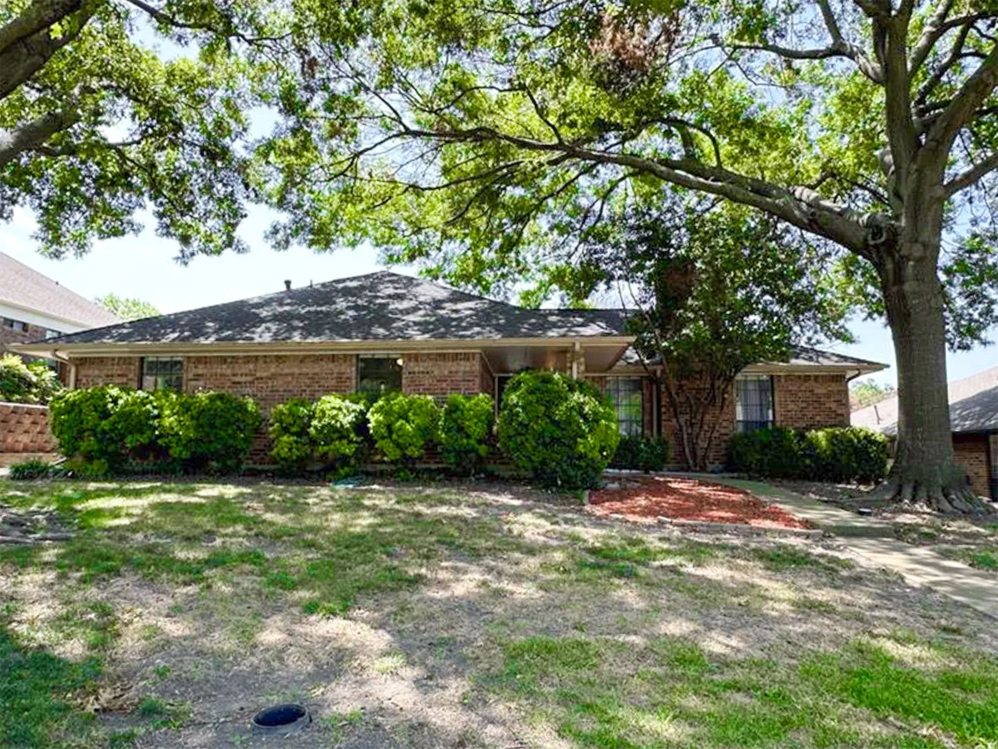 Single Family Residence For Rent in Rockwall County , 407 Shoretrail Drive, Rockwall, Texas 75087, 3 Bedroom, 2 Bathroom, 2 Garage spaces, 2,067 Sqft, built in 1982, mls#21407206, Real Estate Agent in Rockwall, Homes For Rent in Rockwall county, Homes For Rent in Rockwall, Realtor in Rockwall Texas, Real Estate Brokerage Independent Realty Texas, Luminita Cordes Realtor