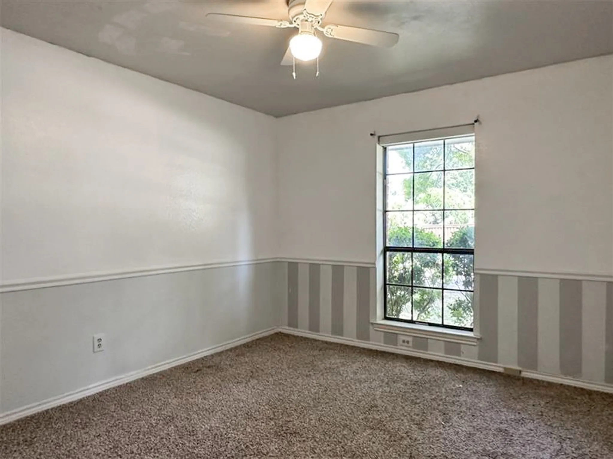 Single Family Residence For Rent in Rockwall County , 407 Shoretrail Drive, Rockwall, Texas 75087, 3 Bedroom, 2 Bathroom, 2 Garage spaces, 2,067 Sqft, built in 1982, mls#21407206, Real Estate Agent in Rockwall, Homes For Rent in Rockwall county, Homes For Rent in Rockwall, Realtor in Rockwall Texas, Real Estate Brokerage Independent Realty Texas, Luminita Cordes Realtor