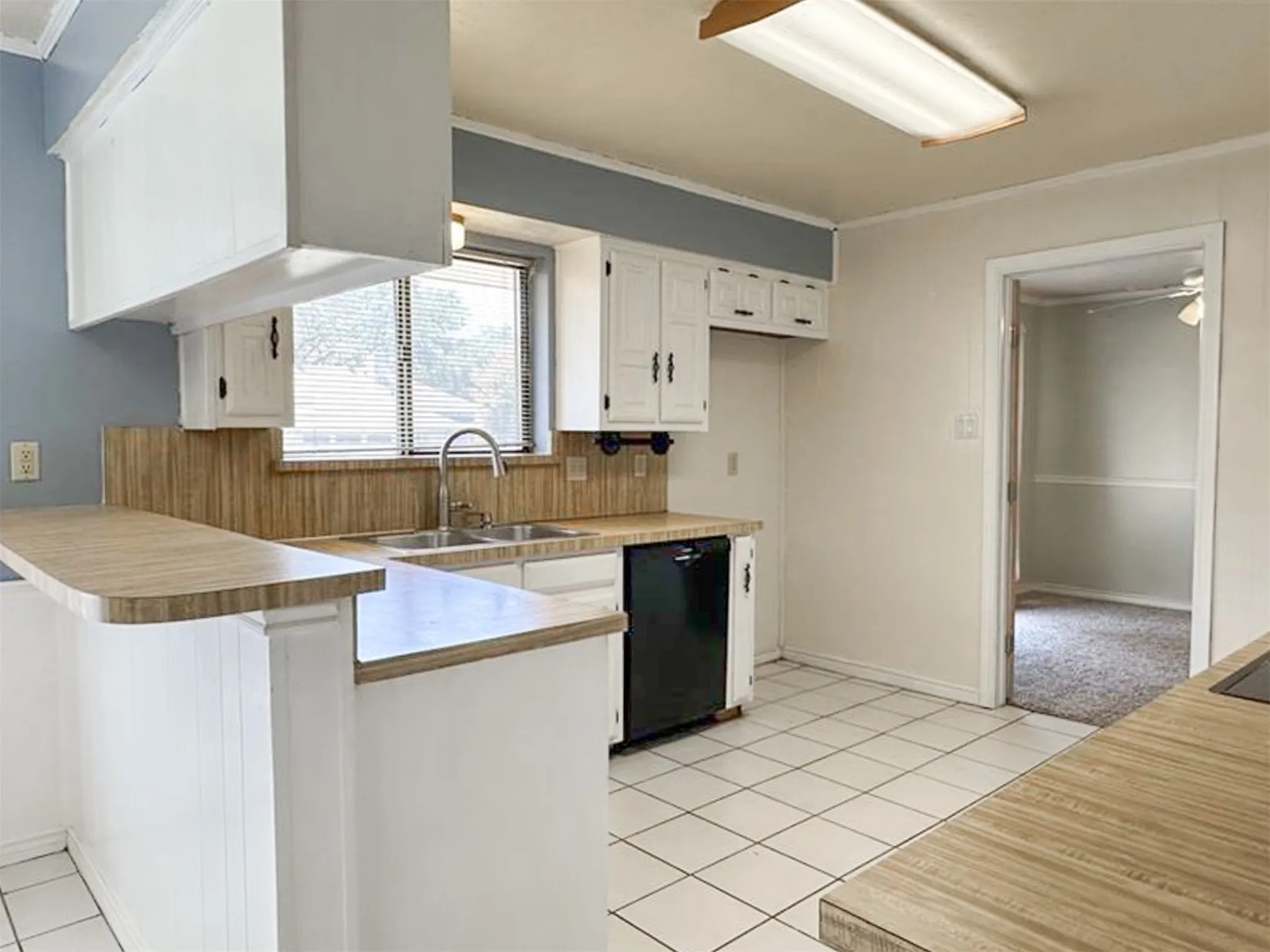 Single Family Residence For Rent in Rockwall County , 407 Shoretrail Drive, Rockwall, Texas 75087, 3 Bedroom, 2 Bathroom, 2 Garage spaces, 2,067 Sqft, built in 1982, mls#21407206, Real Estate Agent in Rockwall, Homes For Rent in Rockwall county, Homes For Rent in Rockwall, Realtor in Rockwall Texas, Real Estate Brokerage Independent Realty Texas, Luminita Cordes Realtor