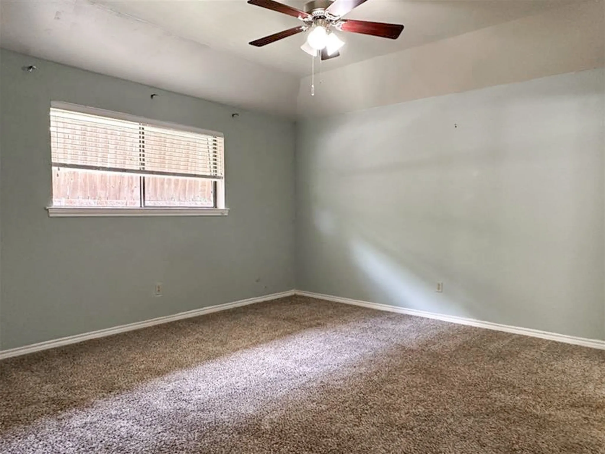 Single Family Residence For Rent in Rockwall County , 407 Shoretrail Drive, Rockwall, Texas 75087, 3 Bedroom, 2 Bathroom, 2 Garage spaces, 2,067 Sqft, built in 1982, mls#21407206, Real Estate Agent in Rockwall, Homes For Rent in Rockwall county, Homes For Rent in Rockwall, Realtor in Rockwall Texas, Real Estate Brokerage Independent Realty Texas, Luminita Cordes Realtor